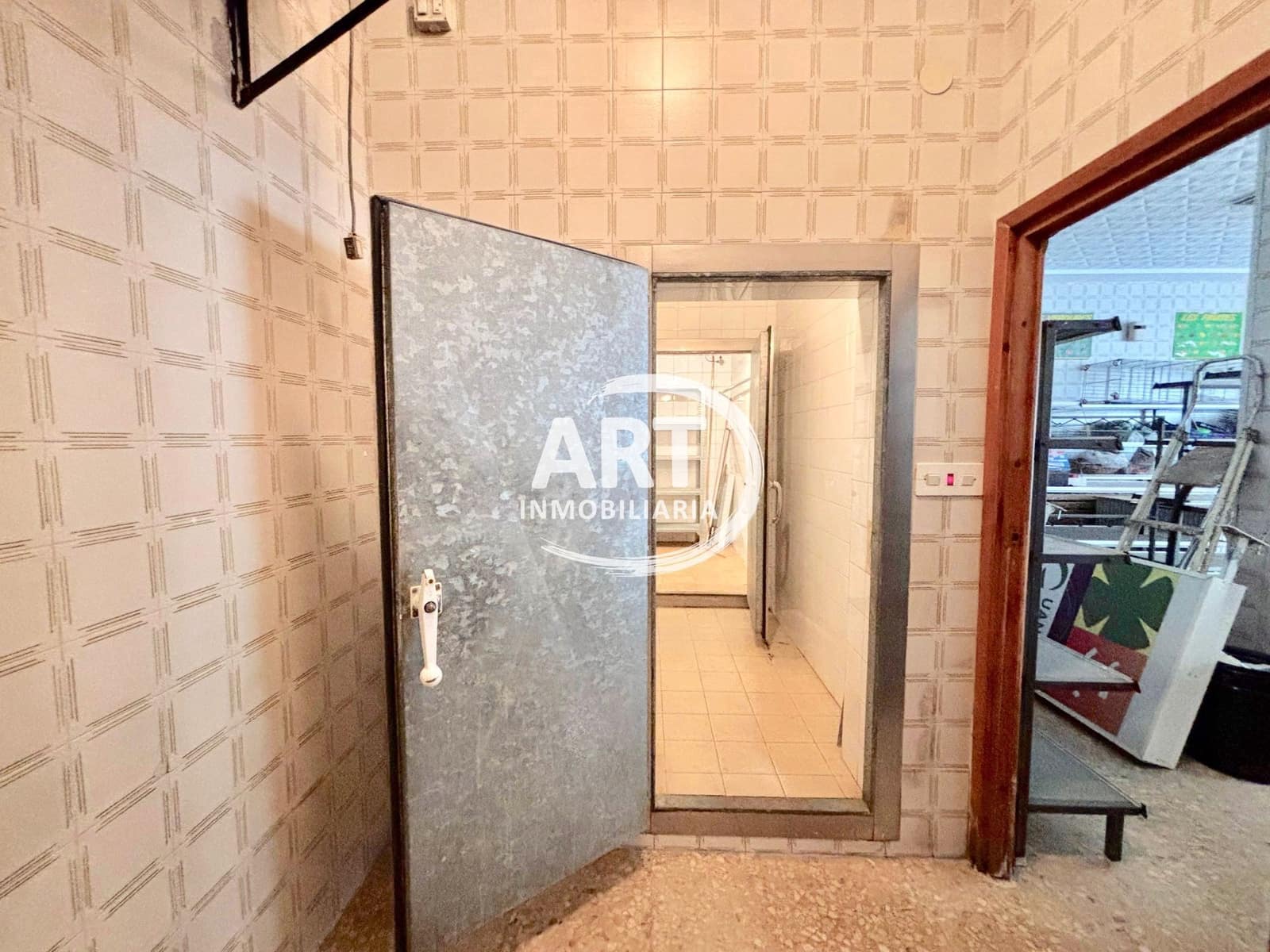 Kommersiell til salgs i San Antonio de Benageber - € 230 000 (Ref: 9838879)