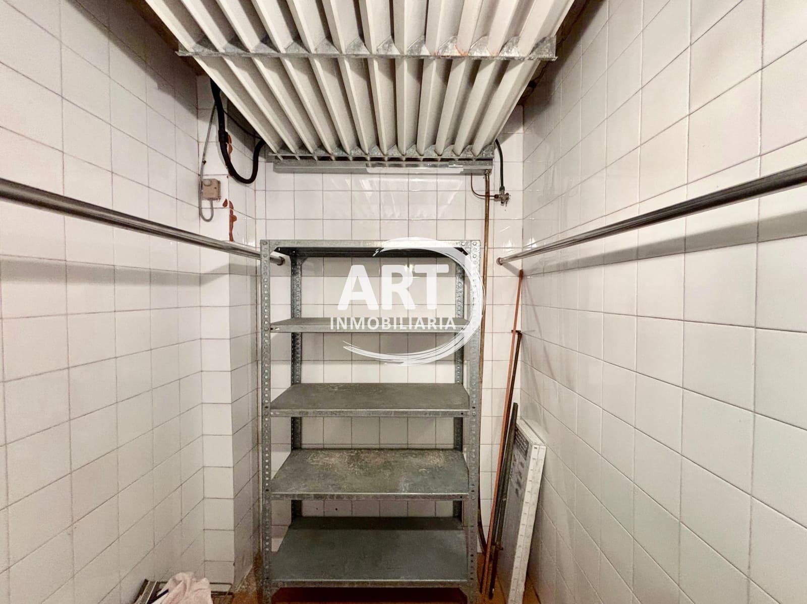 Kommersiell til salgs i San Antonio de Benageber - € 230 000 (Ref: 9838879)