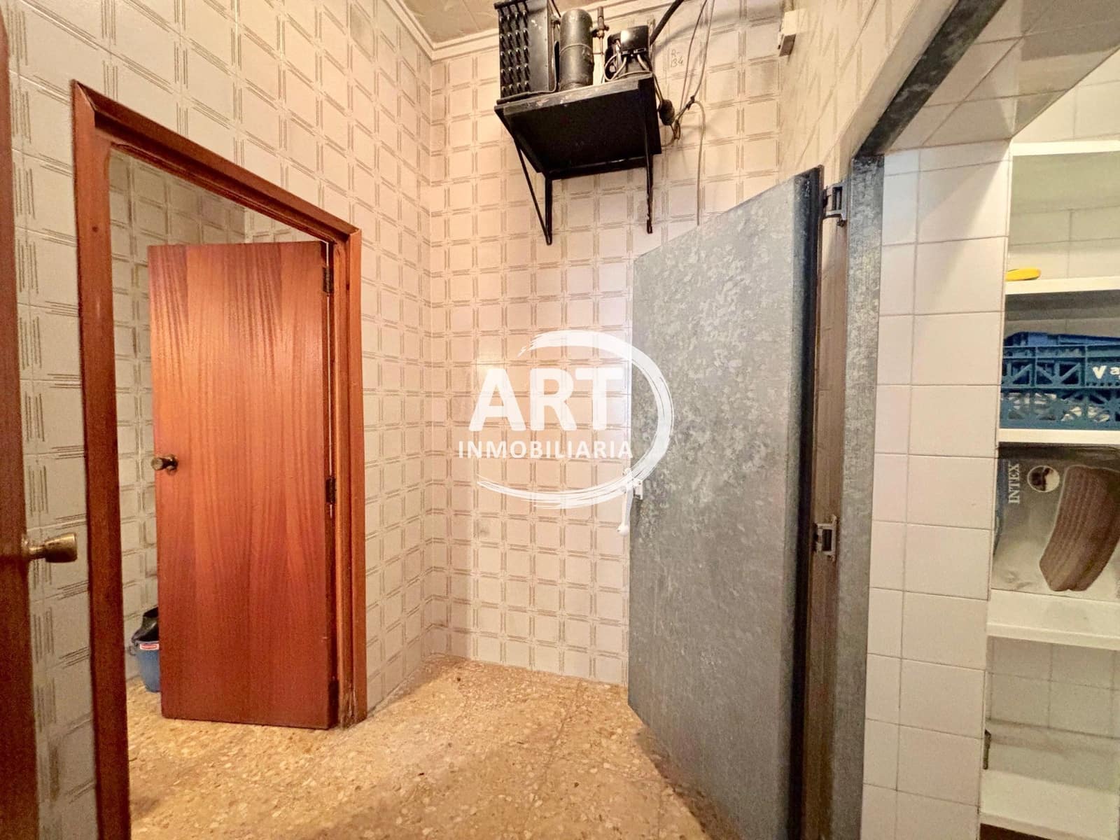 Kommersiell til salgs i San Antonio de Benageber - € 230 000 (Ref: 9838879)