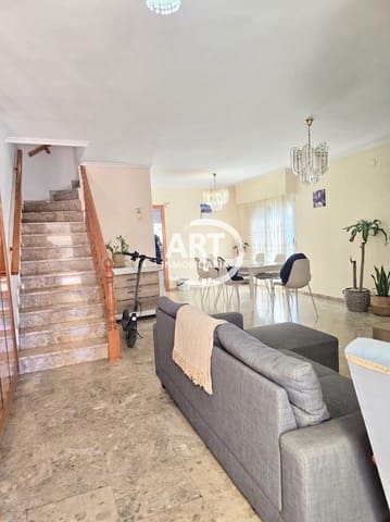 4 bedroom Semi-detached Villa for rent in Godella with garage - € 1,800 (Ref: 9842114)