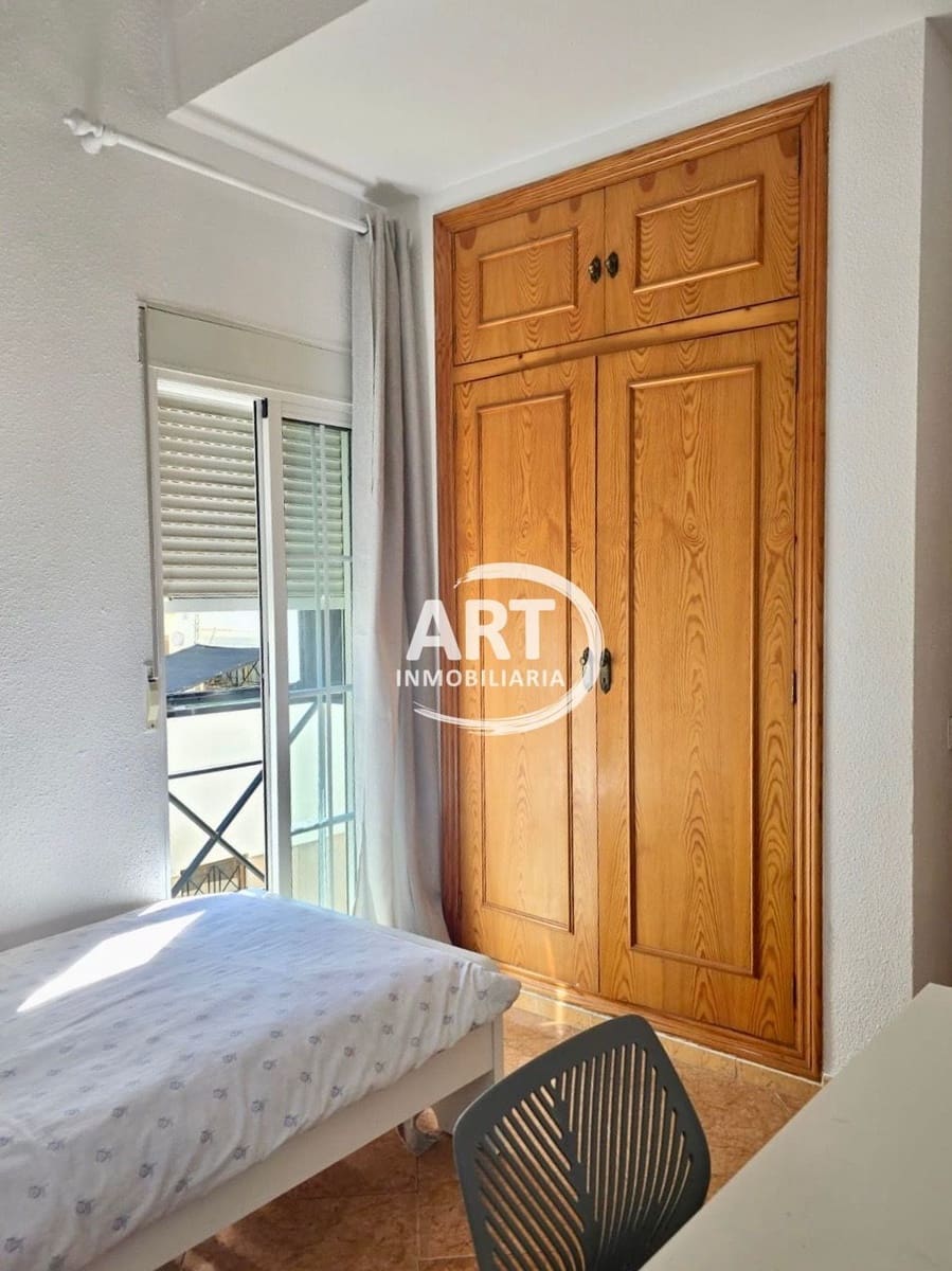 4 bedroom Semi-detached Villa for rent in Godella with garage - € 1,800 (Ref: 9842114)