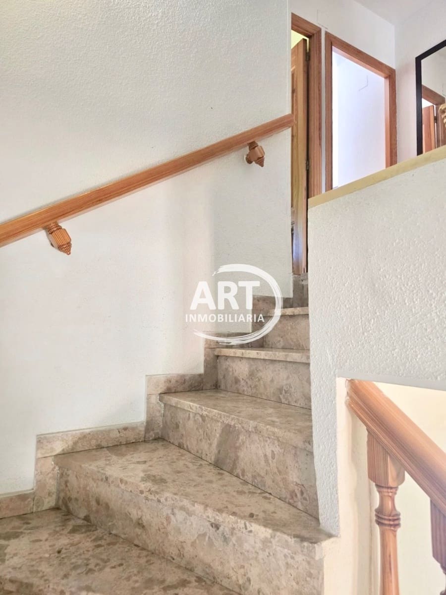 4 bedroom Semi-detached Villa for rent in Godella with garage - € 1,800 (Ref: 9842114)