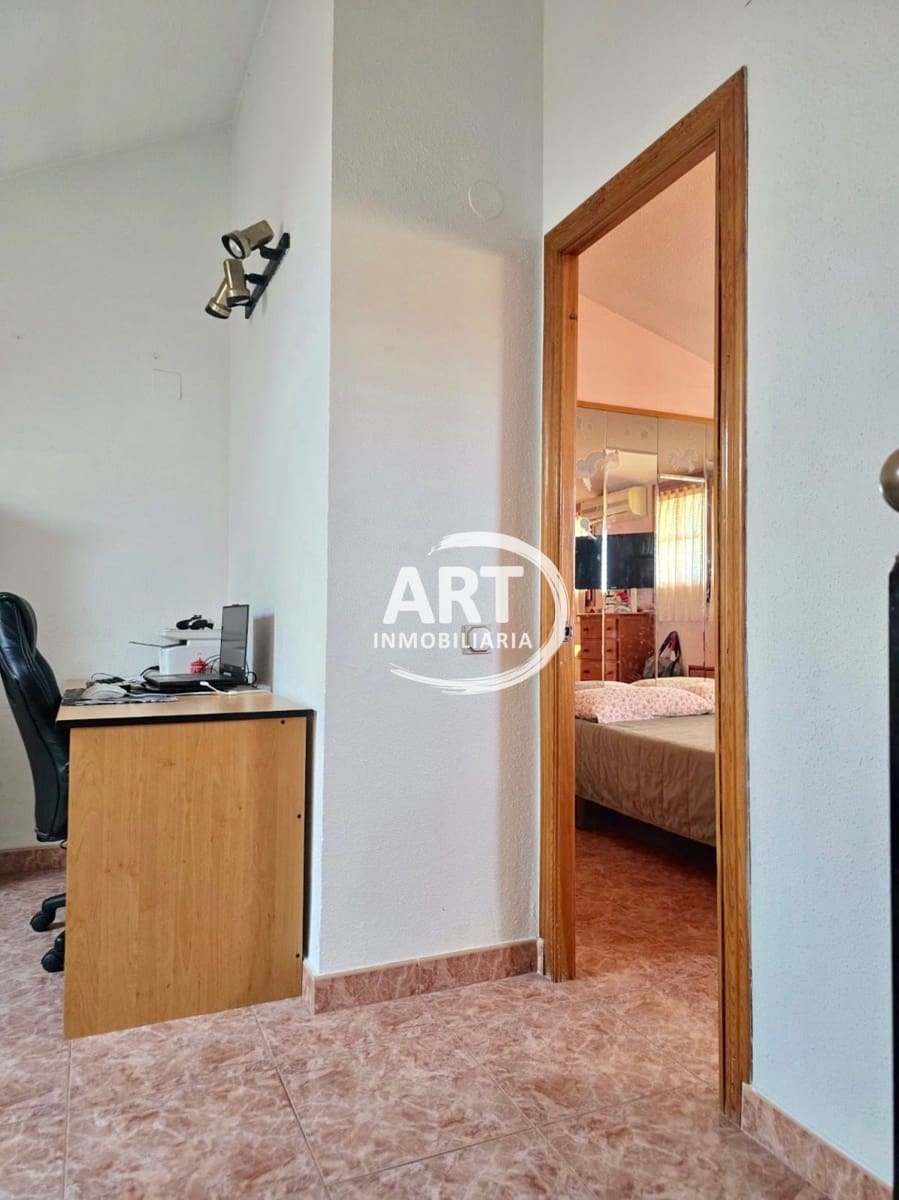 4 bedroom Semi-detached Villa for rent in Godella with garage - € 1,800 (Ref: 9842114)
