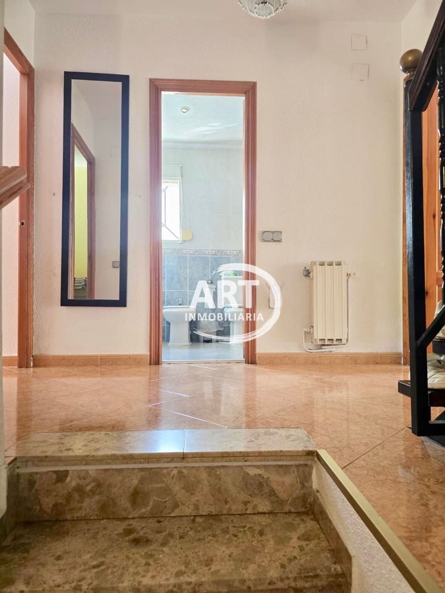 4 bedroom Semi-detached Villa for rent in Godella with garage - € 1,800 (Ref: 9842114)