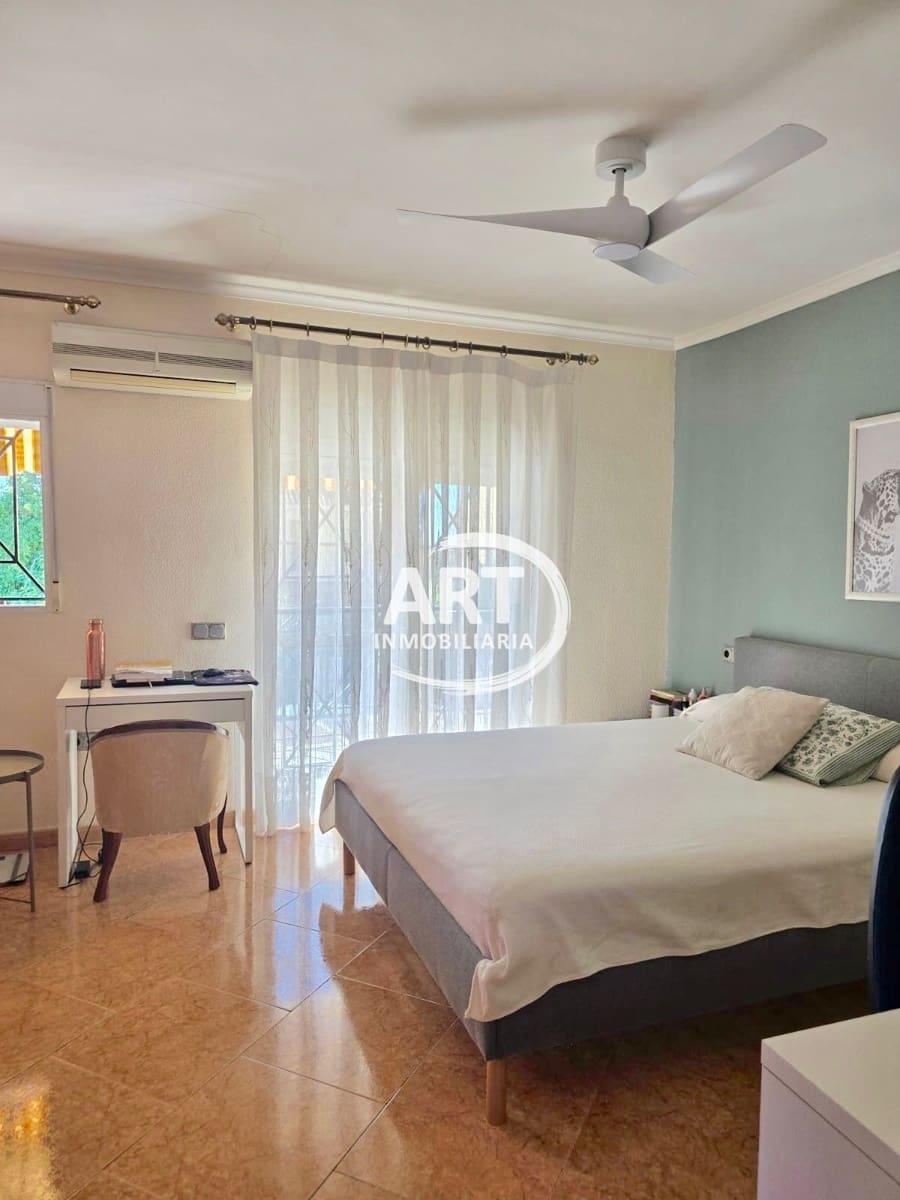 4 bedroom Semi-detached Villa for rent in Godella with garage - € 1,800 (Ref: 9842114)