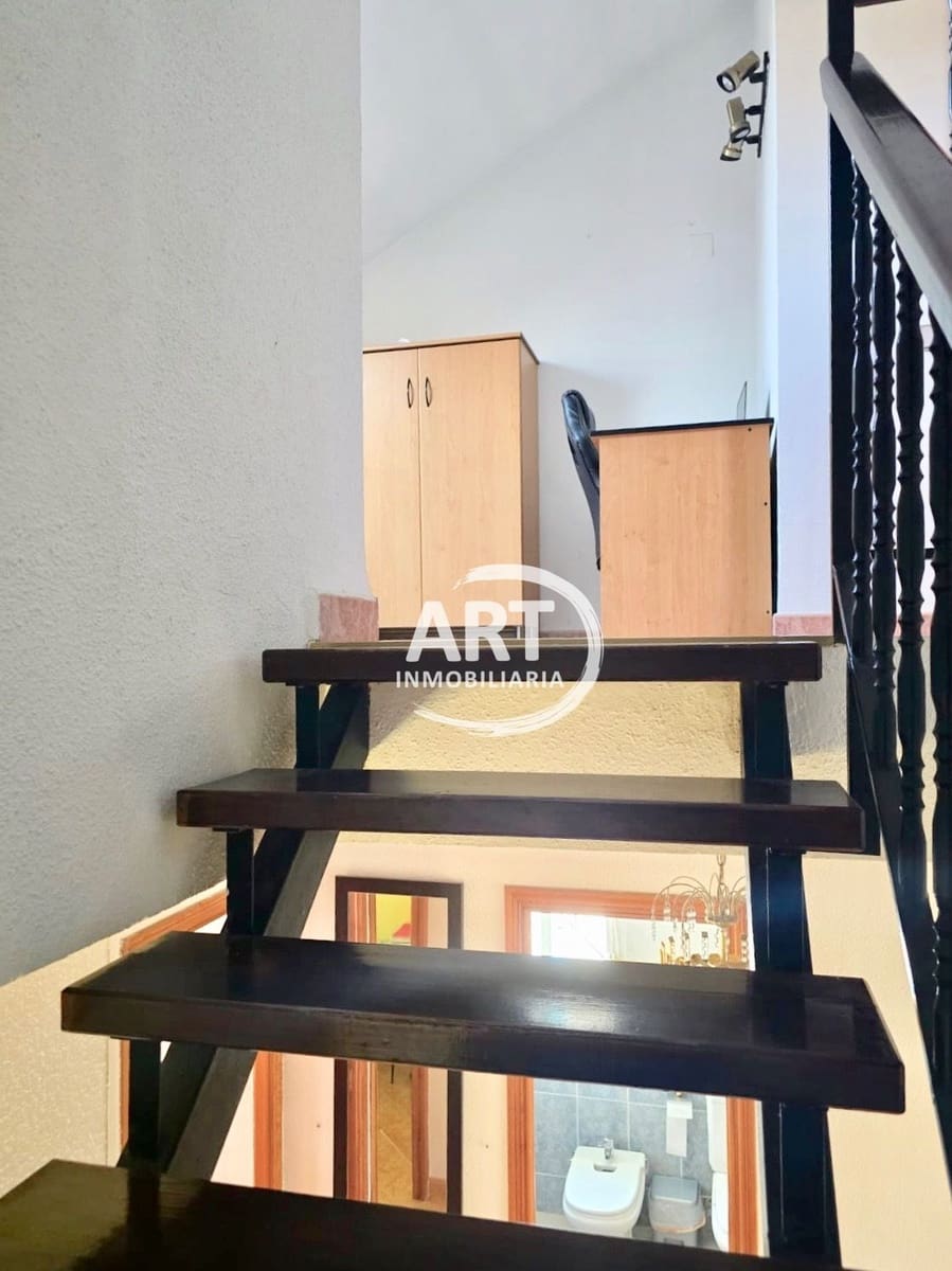 4 bedroom Semi-detached Villa for rent in Godella with garage - € 1,800 (Ref: 9842114)