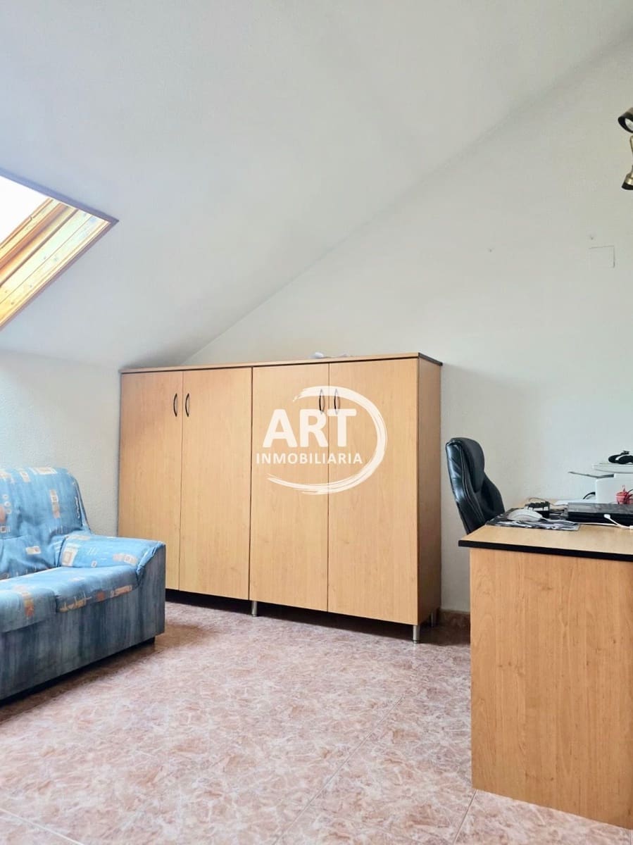 4 bedroom Semi-detached Villa for rent in Godella with garage - € 1,800 (Ref: 9842114)