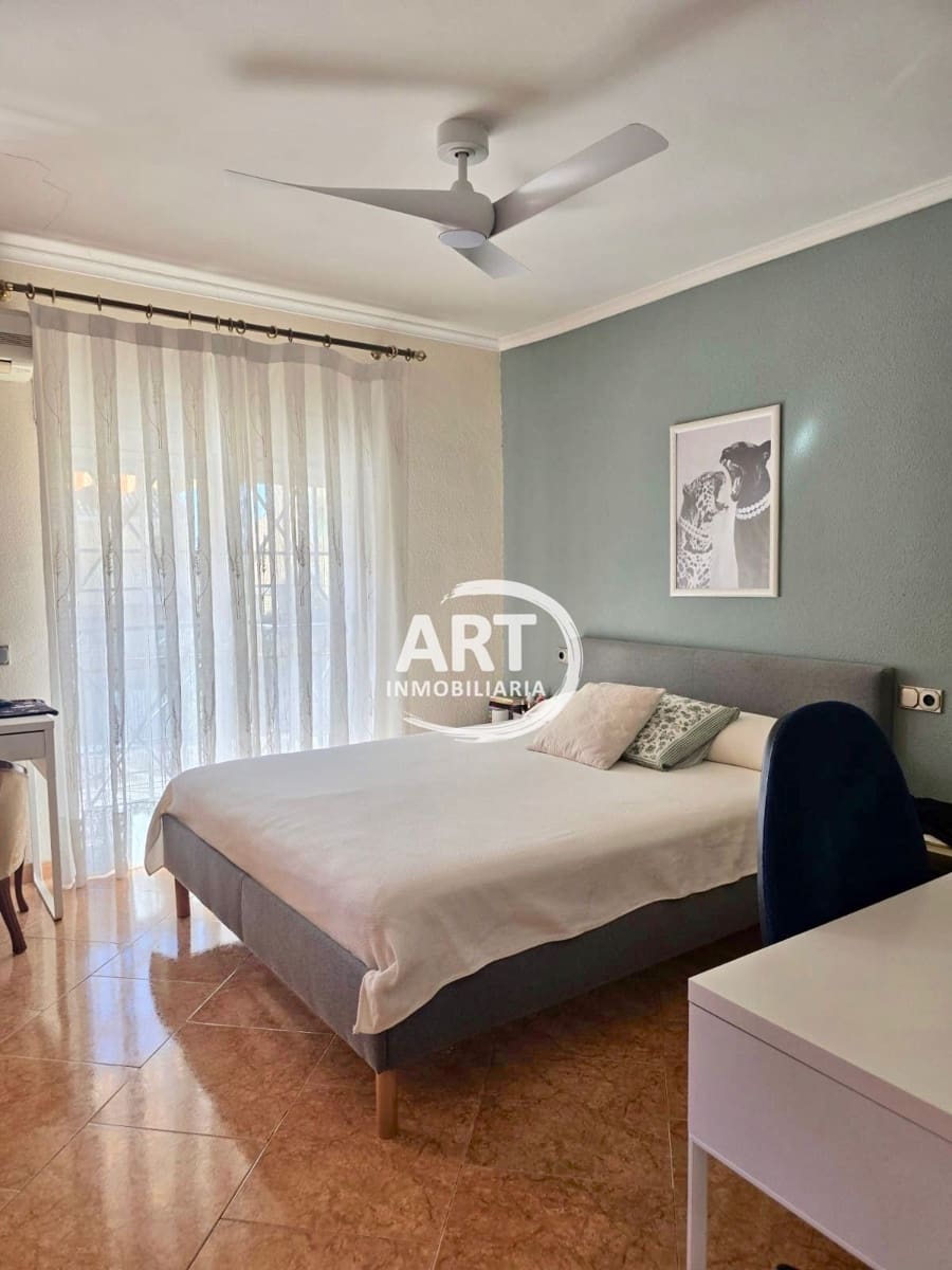 4 bedroom Semi-detached Villa for rent in Godella with garage - € 1,800 (Ref: 9842114)