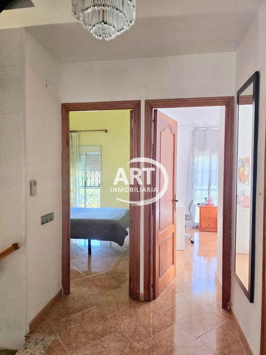 4 bedroom Semi-detached Villa for rent in Godella with garage - € 1,800 (Ref: 9842114)