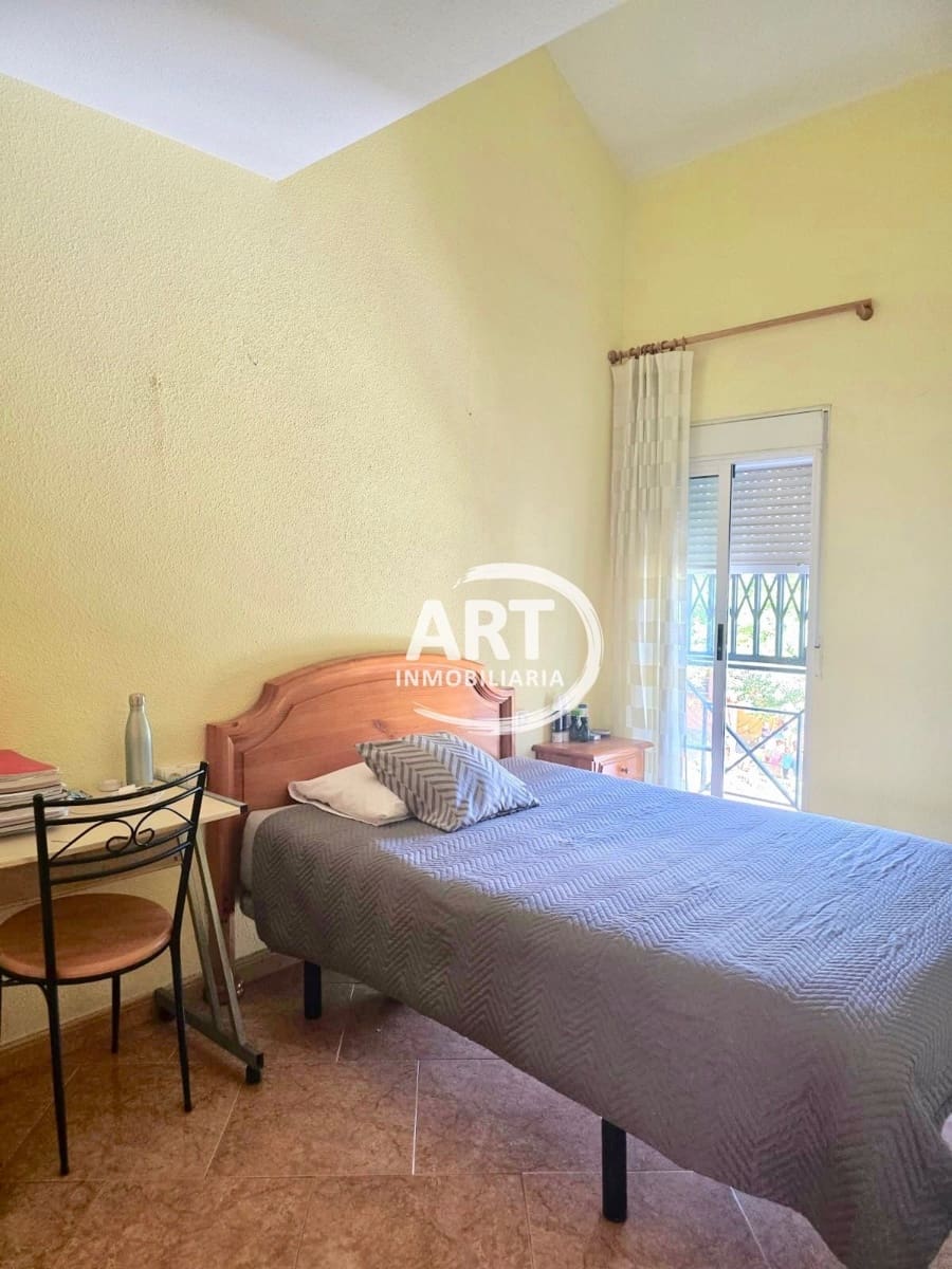4 bedroom Semi-detached Villa for rent in Godella with garage - € 1,800 (Ref: 9842114)