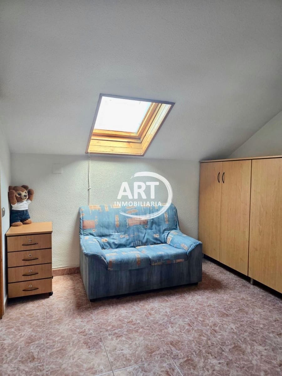 4 bedroom Semi-detached Villa for rent in Godella with garage - € 1,800 (Ref: 9842114)