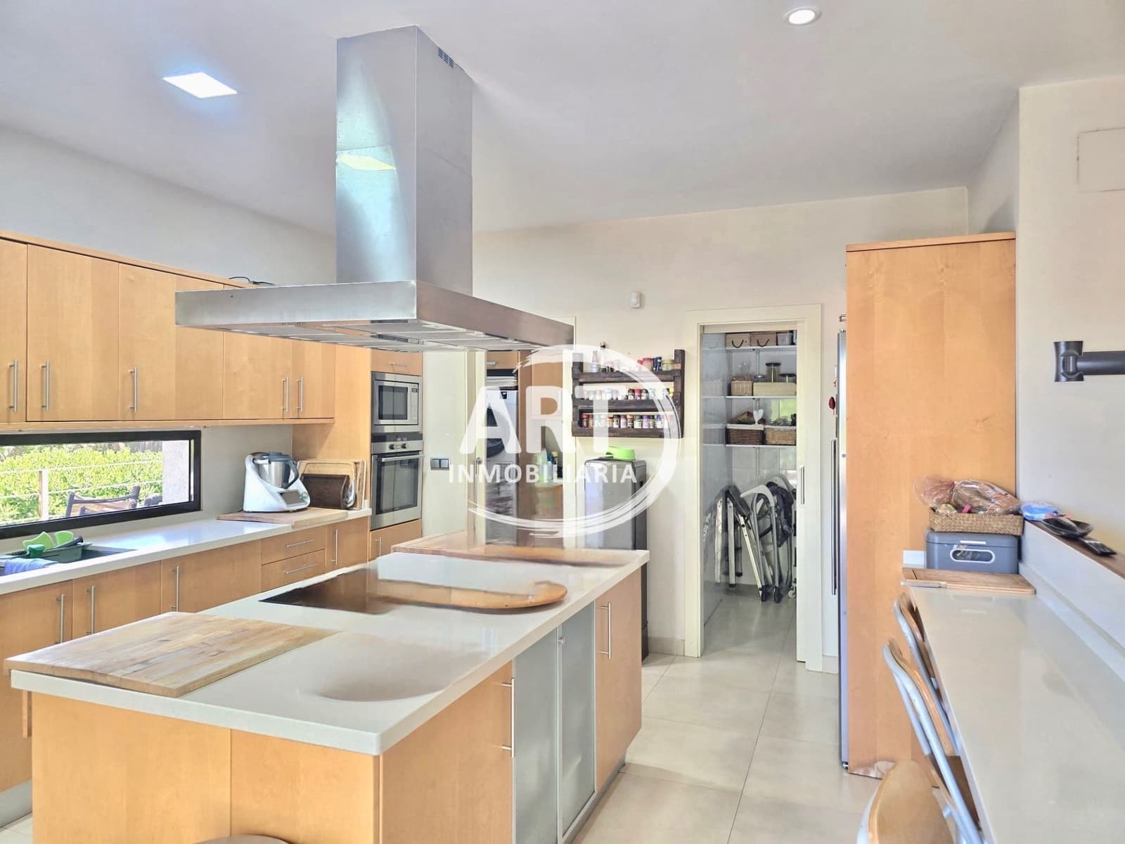 4 bedroom Villa for sale in Betera with pool garage - € 2,250,000 (Ref: 9864012)