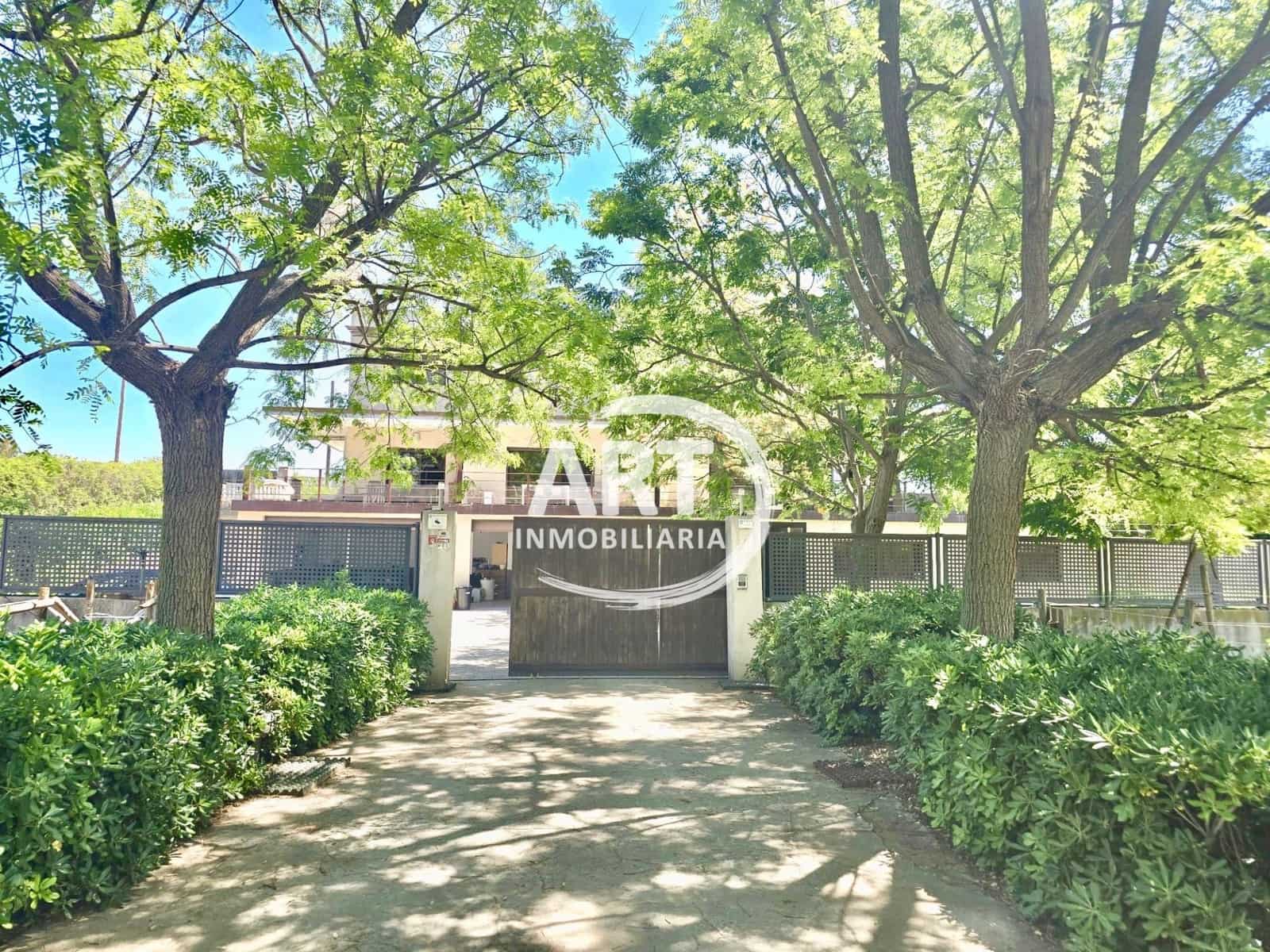 4 bedroom Villa for sale in Betera with pool garage - € 2,250,000 (Ref: 9864012)