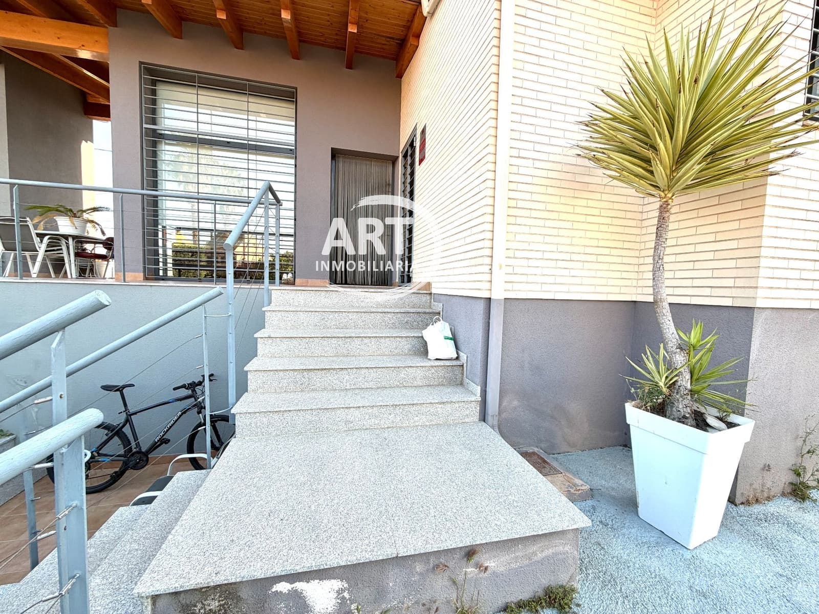 3 sovrum Villa till salu i La Pobla de Vallbona med pool garage - 460 000 € (Ref: 9869836)