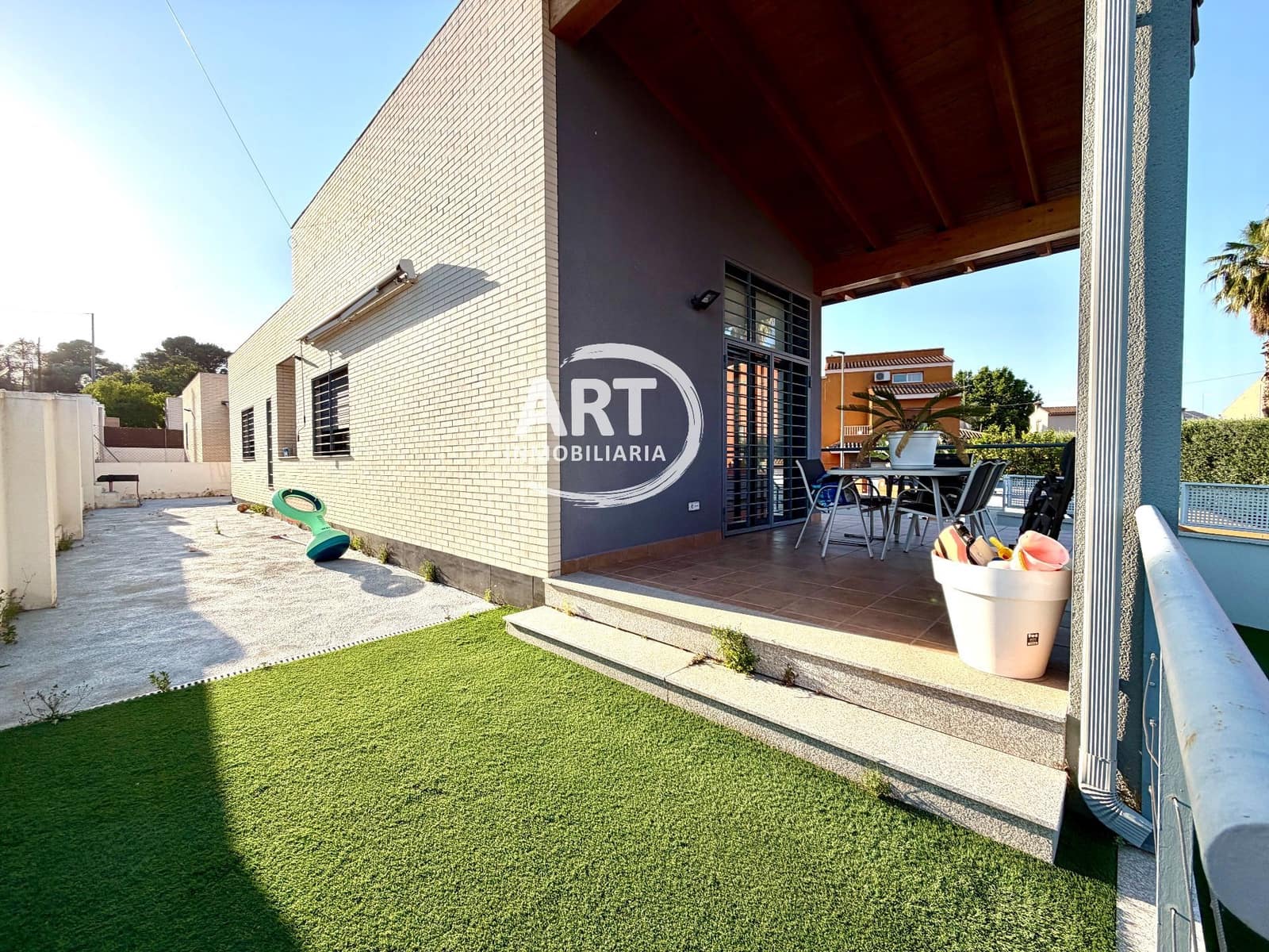 3 sovrum Villa till salu i La Pobla de Vallbona med pool garage - 460 000 € (Ref: 9869836)