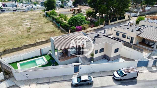 3 slaapkamer Villa te koop in La Pobla de Vallbona met zwembad garage - € 460.000 (Ref: 9869836)