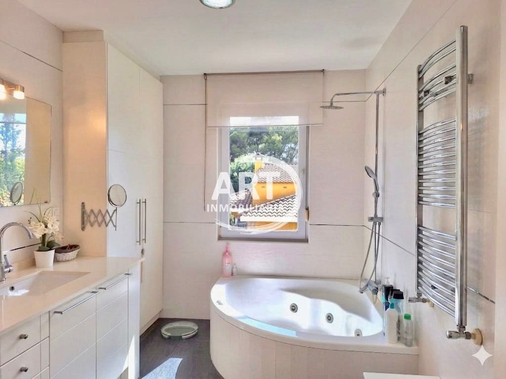 5 soverom Villa til salgs i Betera med svømmebasseng garasje - € 850 000 (Ref: 9889718)