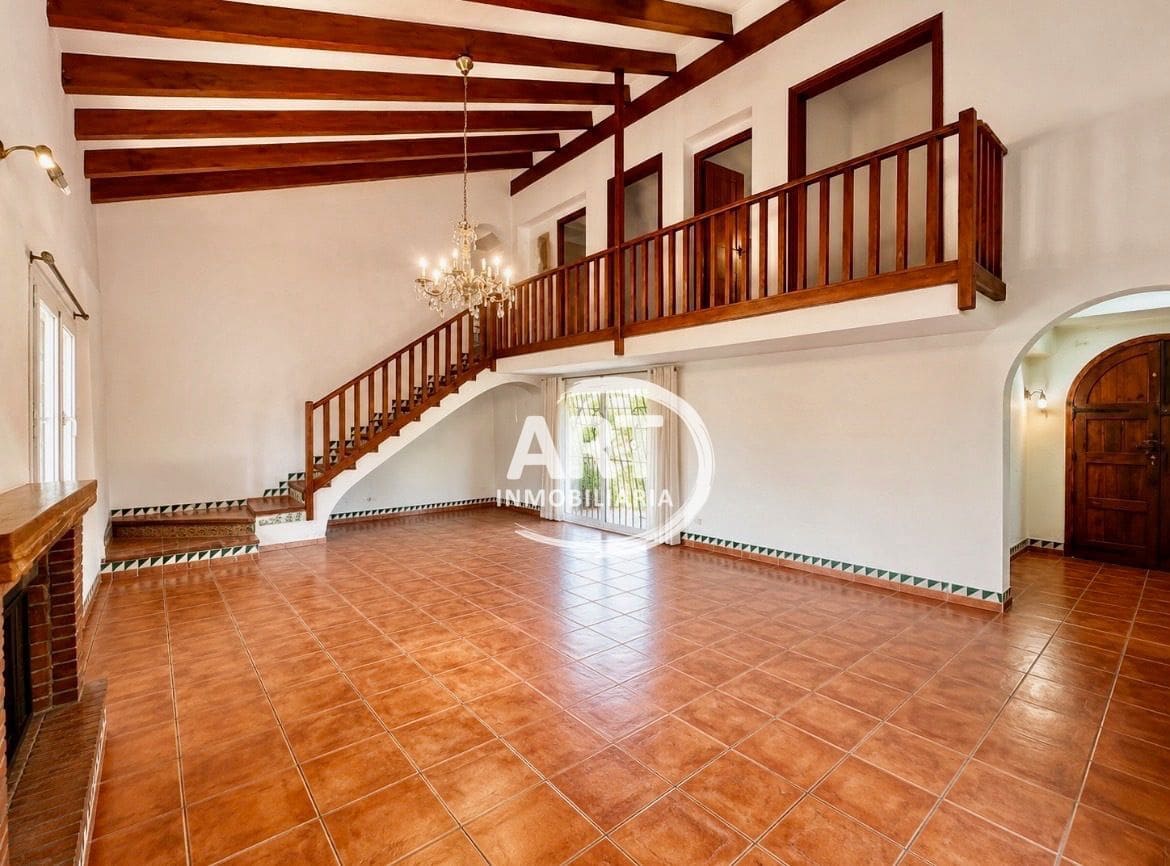 5 bedroom Villa for sale in L'Eliana with pool garage - € 650,000 (Ref: 9928704)