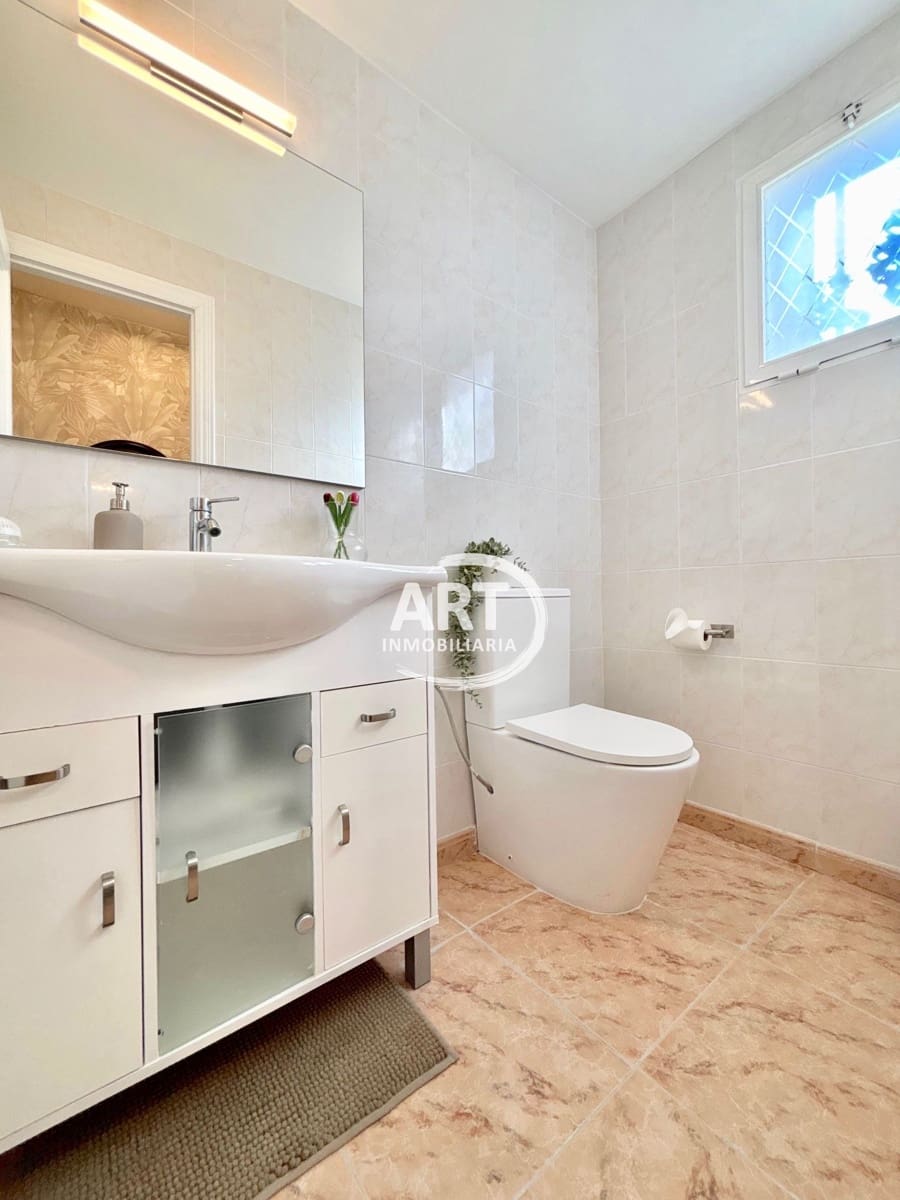4 bedroom Semi-detached Villa for rent in L'Eliana with pool garage - € 2,500 (Ref: 9928705)