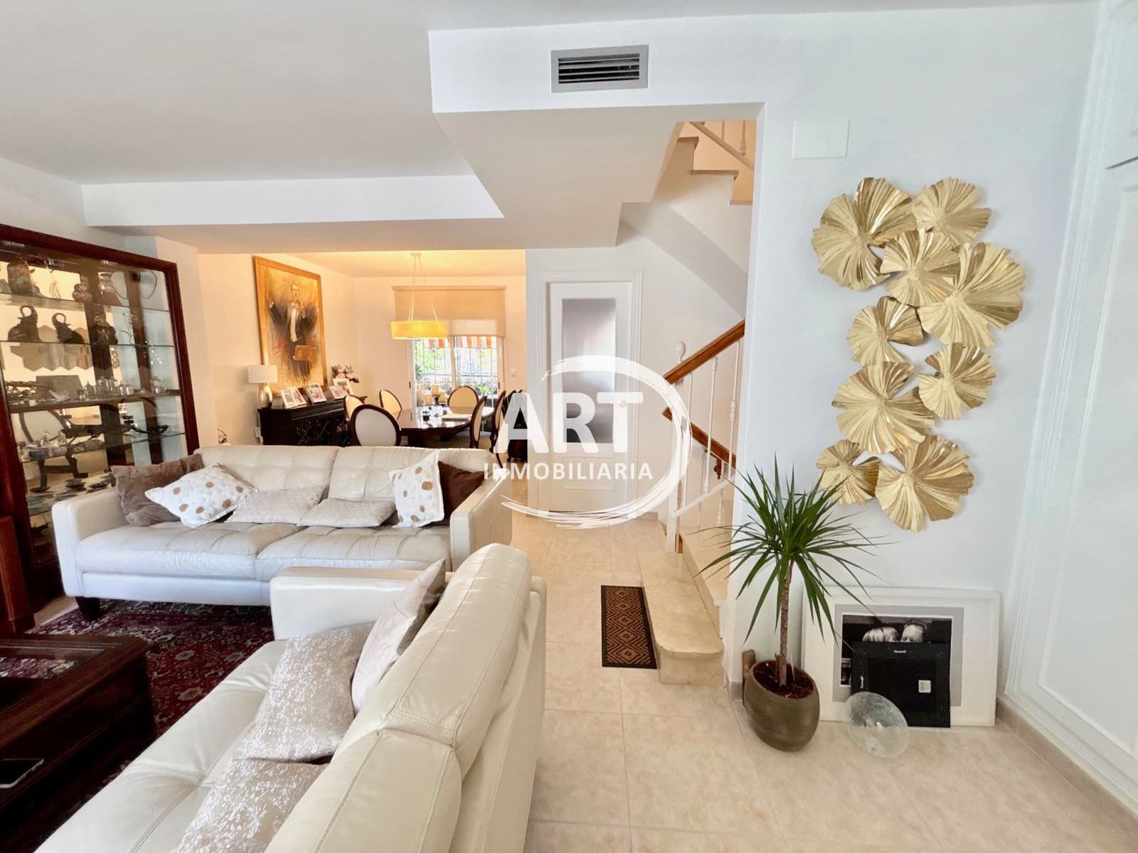 4 bedroom Semi-detached Villa for rent in L'Eliana with pool garage - € 2,500 (Ref: 9928705)