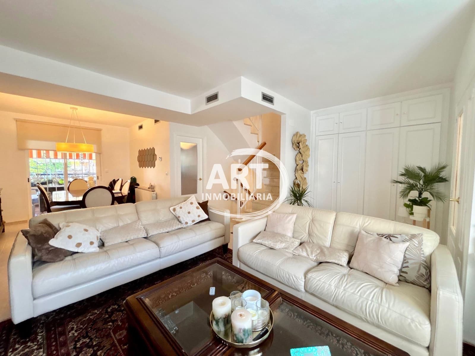 4 bedroom Semi-detached Villa for rent in L'Eliana with pool garage - € 2,500 (Ref: 9928705)