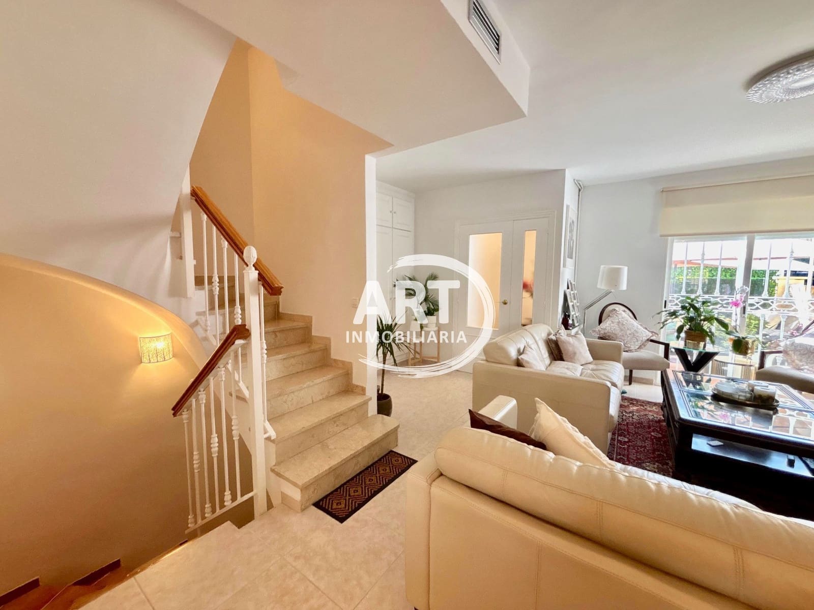 4 bedroom Semi-detached Villa for rent in L'Eliana with pool garage - € 2,500 (Ref: 9928705)