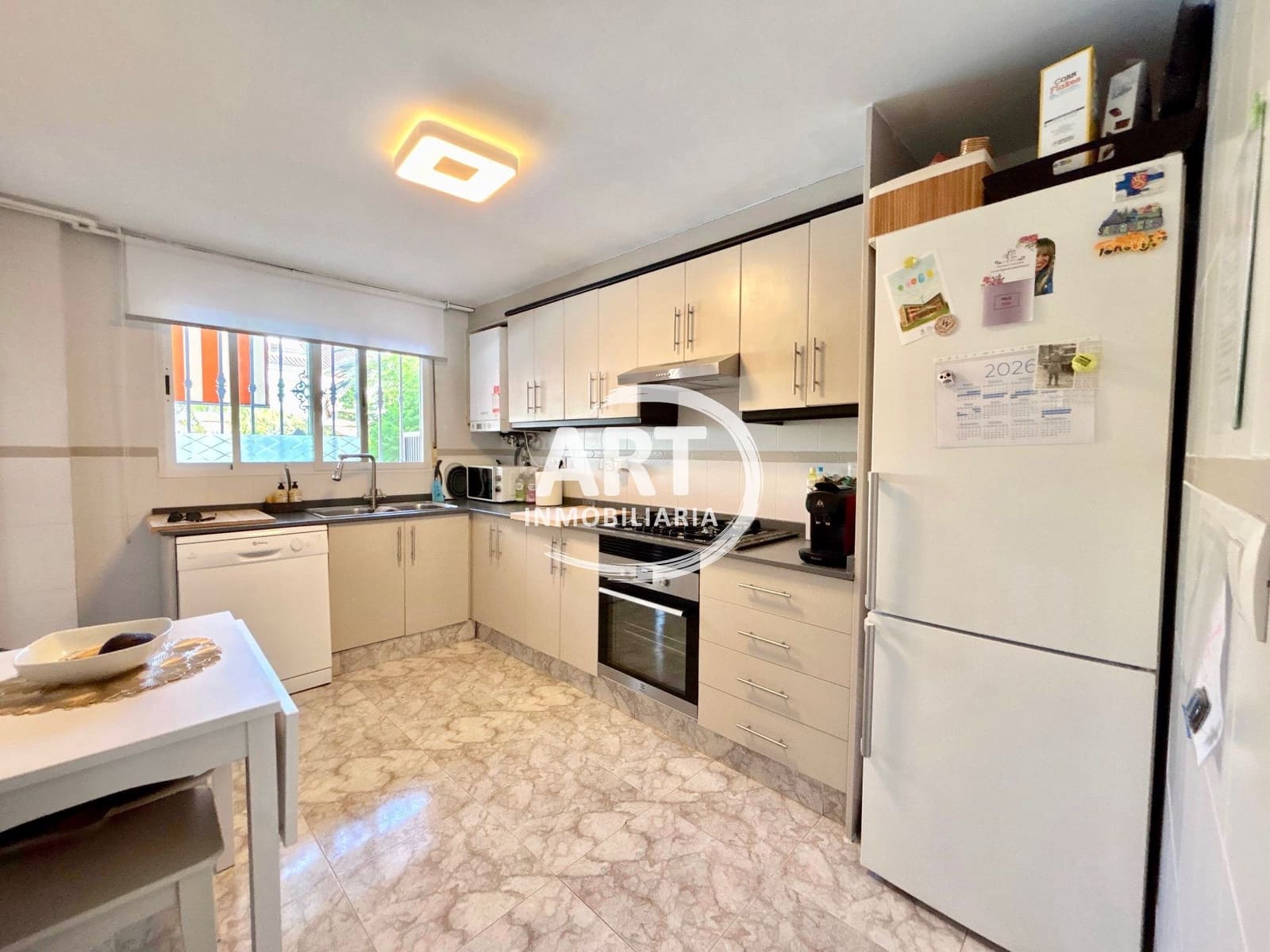 4 bedroom Semi-detached Villa for rent in L'Eliana with pool garage - € 2,500 (Ref: 9928705)