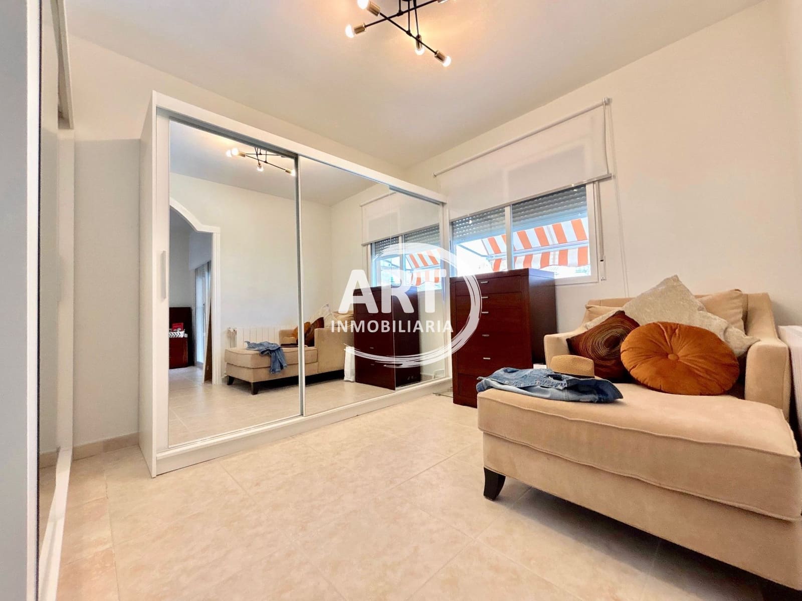 4 bedroom Semi-detached Villa for rent in L'Eliana with pool garage - € 2,500 (Ref: 9928705)