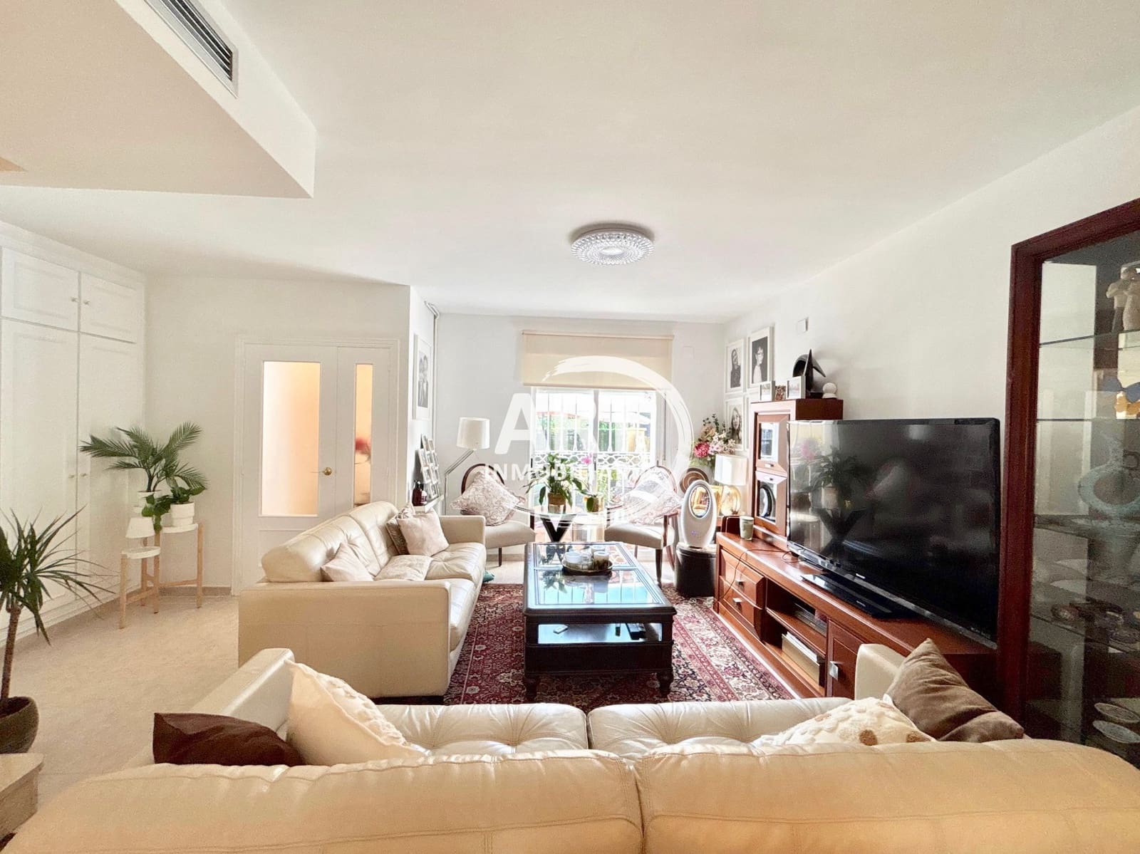 4 bedroom Semi-detached Villa for rent in L'Eliana with pool garage - € 2,500 (Ref: 9928705)