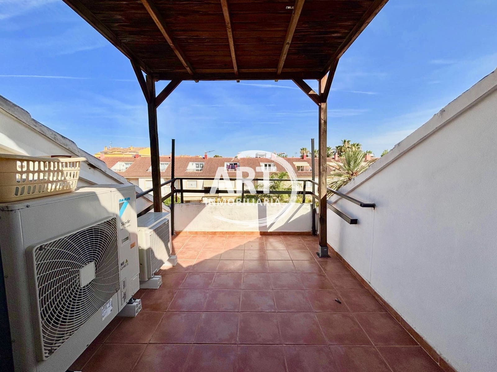 4 bedroom Semi-detached Villa for rent in L'Eliana with pool garage - € 2,500 (Ref: 9928705)