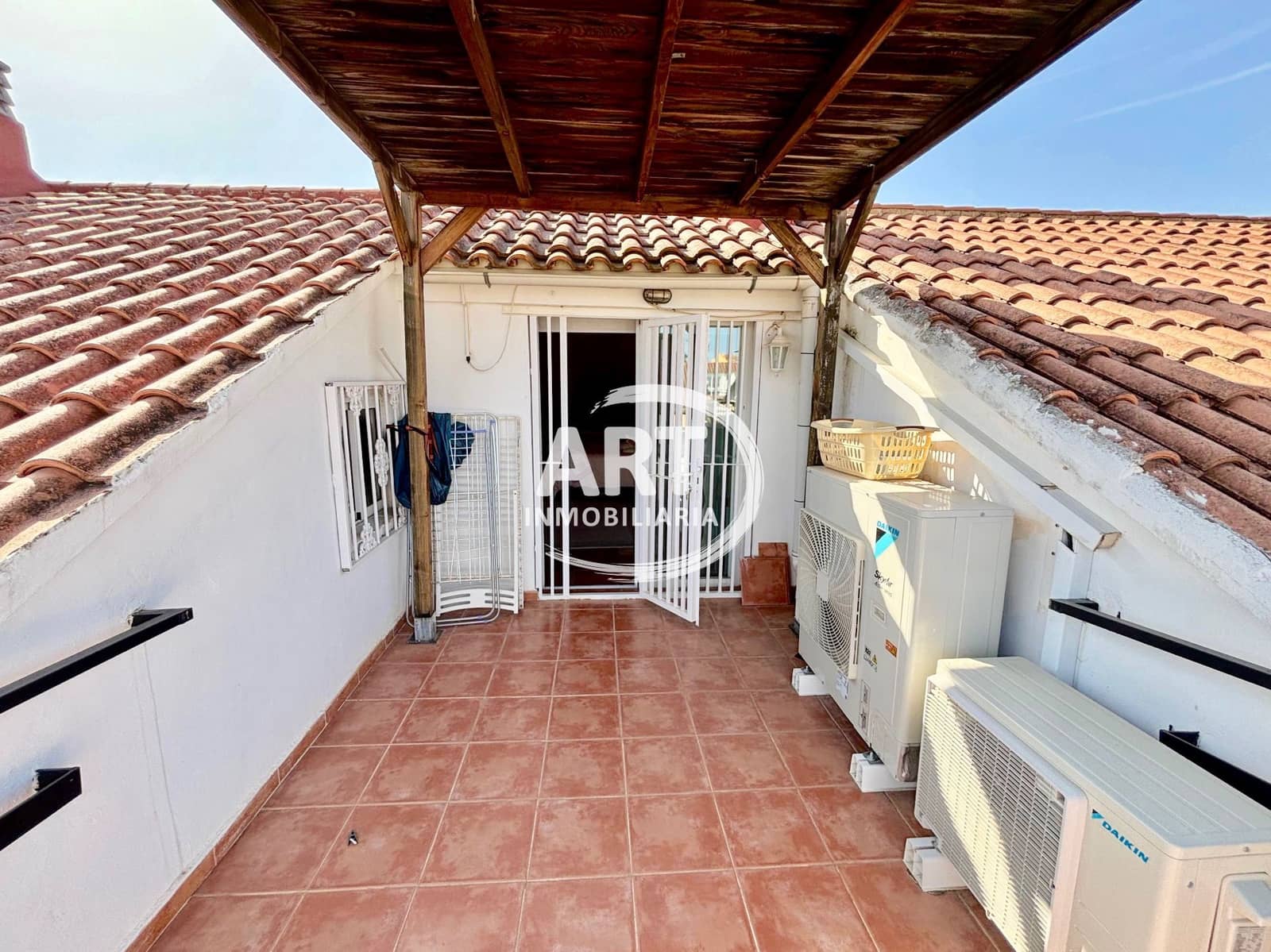 4 bedroom Semi-detached Villa for rent in L'Eliana with pool garage - € 2,500 (Ref: 9928705)