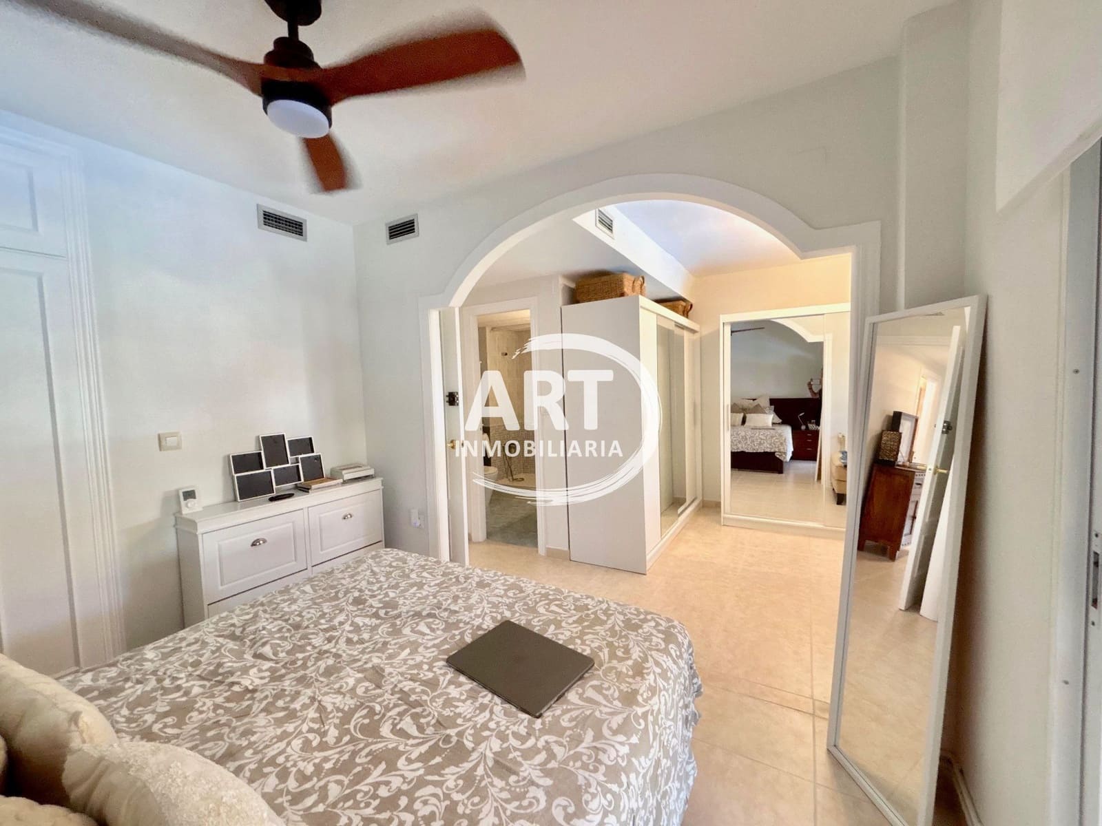 4 bedroom Semi-detached Villa for rent in L'Eliana with pool garage - € 2,500 (Ref: 9928705)
