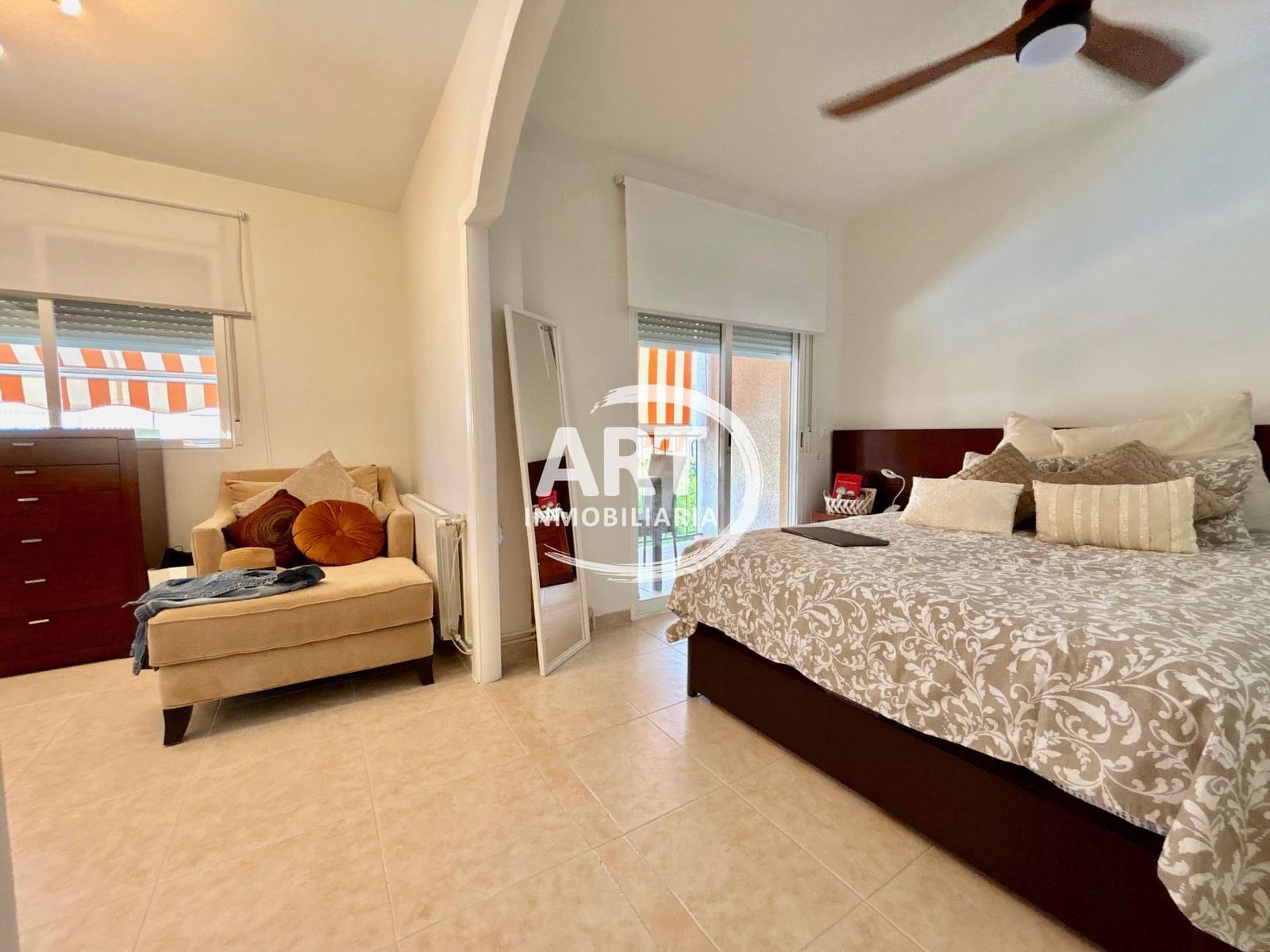 4 bedroom Semi-detached Villa for rent in L'Eliana with pool garage - € 2,500 (Ref: 9928705)