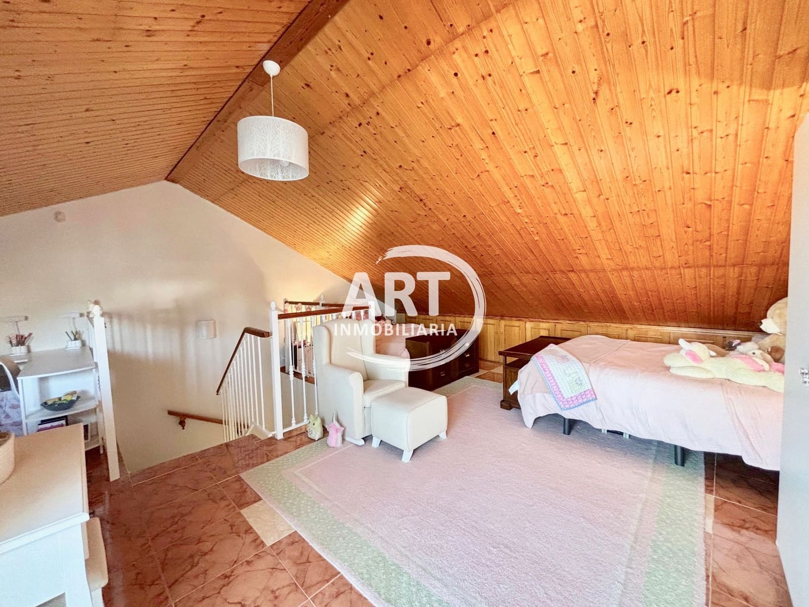 4 bedroom Semi-detached Villa for rent in L'Eliana with pool garage - € 2,500 (Ref: 9928705)