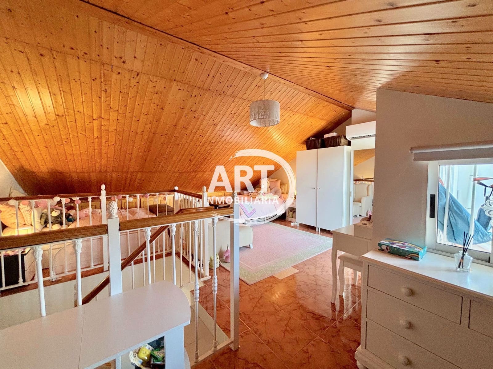 4 bedroom Semi-detached Villa for rent in L'Eliana with pool garage - € 2,500 (Ref: 9928705)