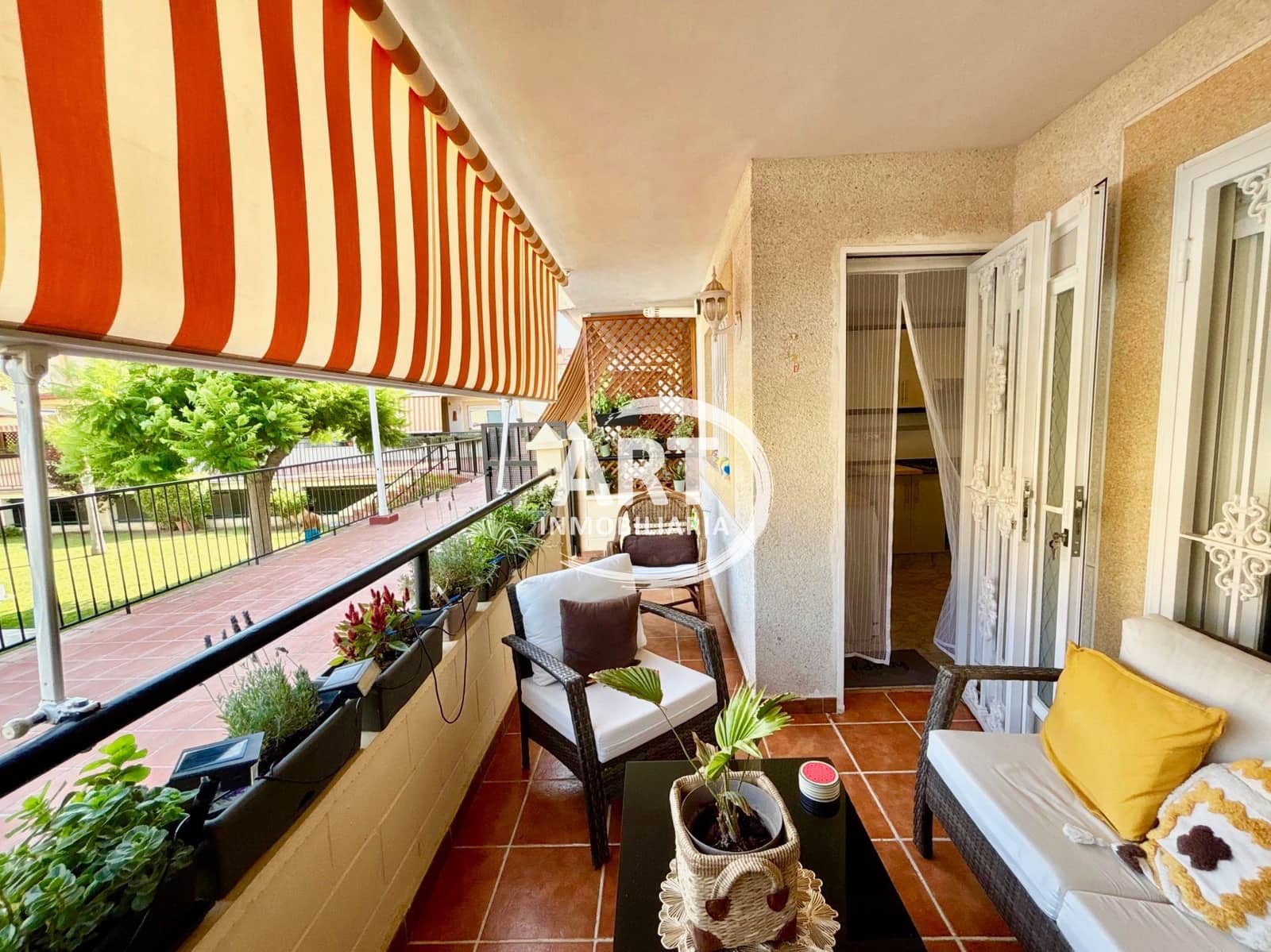 4 bedroom Semi-detached Villa for rent in L'Eliana with pool garage - € 2,500 (Ref: 9928705)