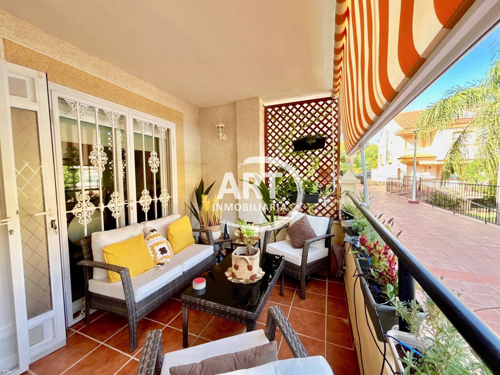 4 bedroom Semi-detached Villa for rent in L'Eliana with pool garage - € 2,500 (Ref: 9928705)