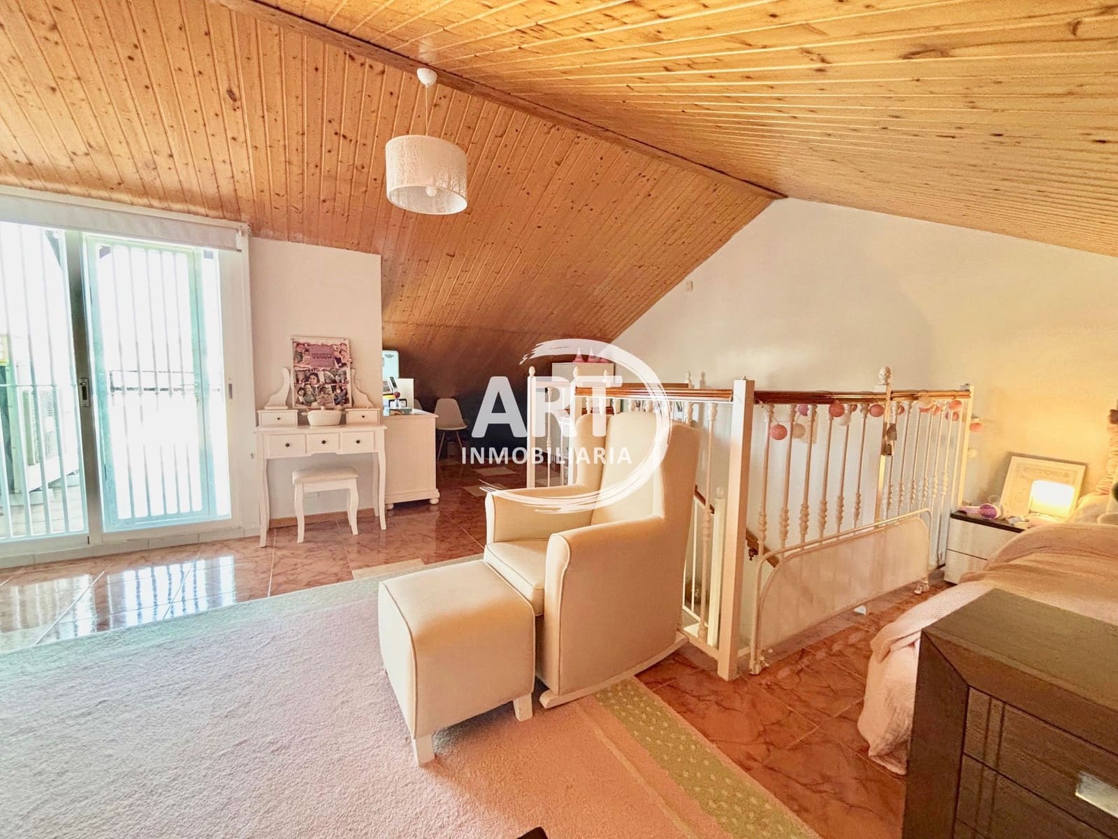 4 bedroom Semi-detached Villa for rent in L'Eliana with pool garage - € 2,500 (Ref: 9928705)