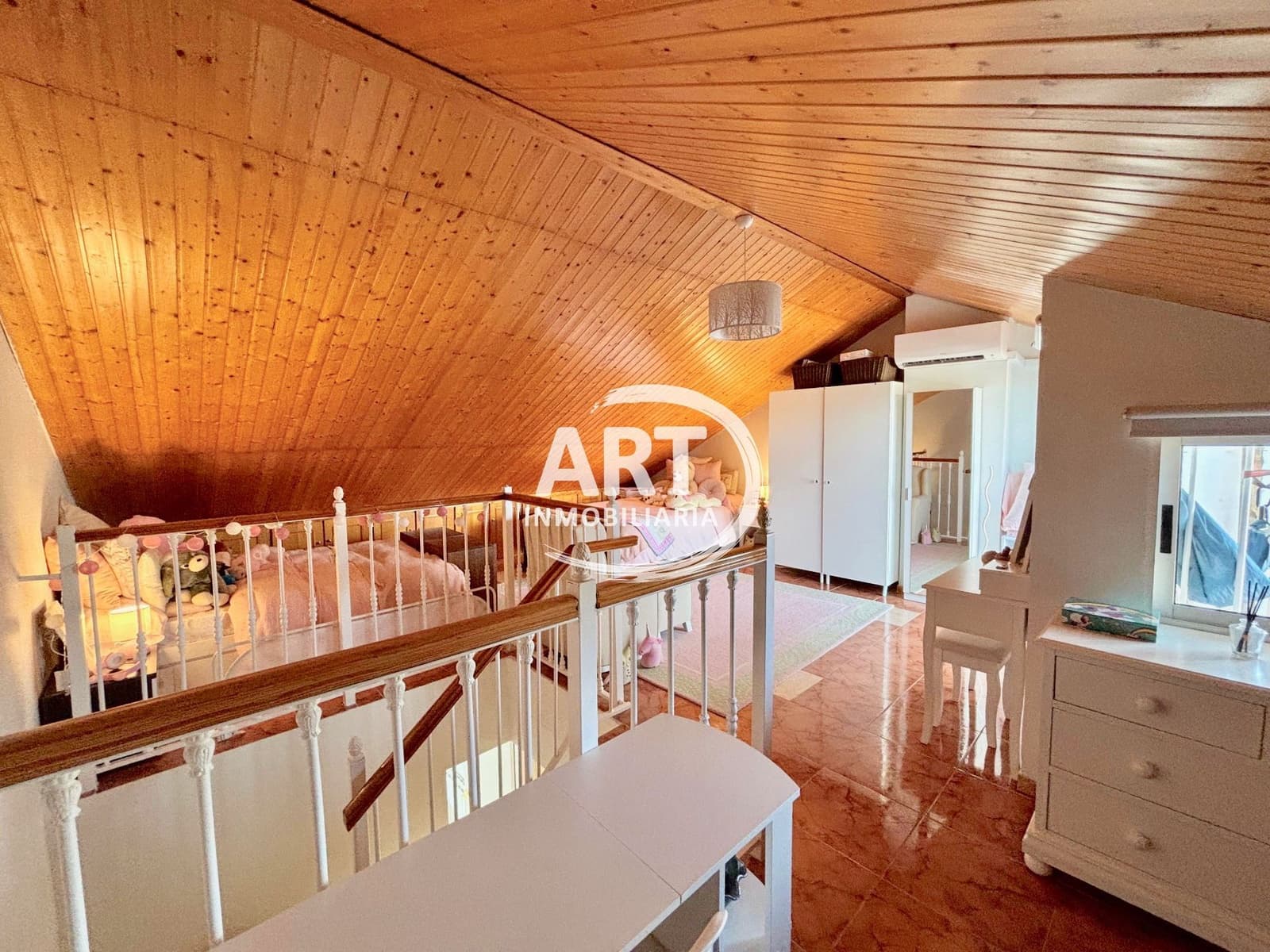 4 bedroom Semi-detached Villa for rent in L'Eliana with pool garage - € 2,500 (Ref: 9928705)