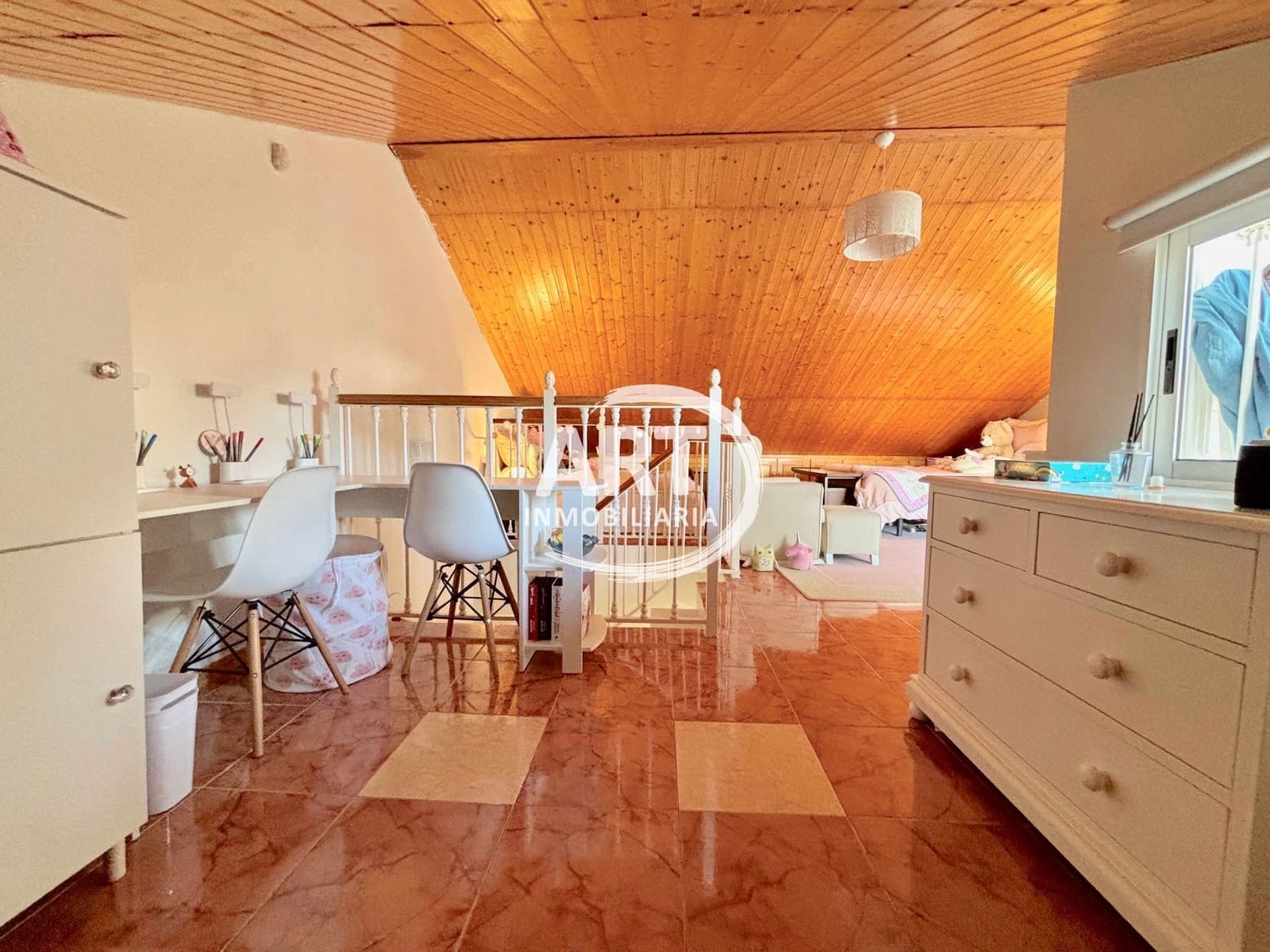 4 bedroom Semi-detached Villa for rent in L'Eliana with pool garage - € 2,500 (Ref: 9928705)