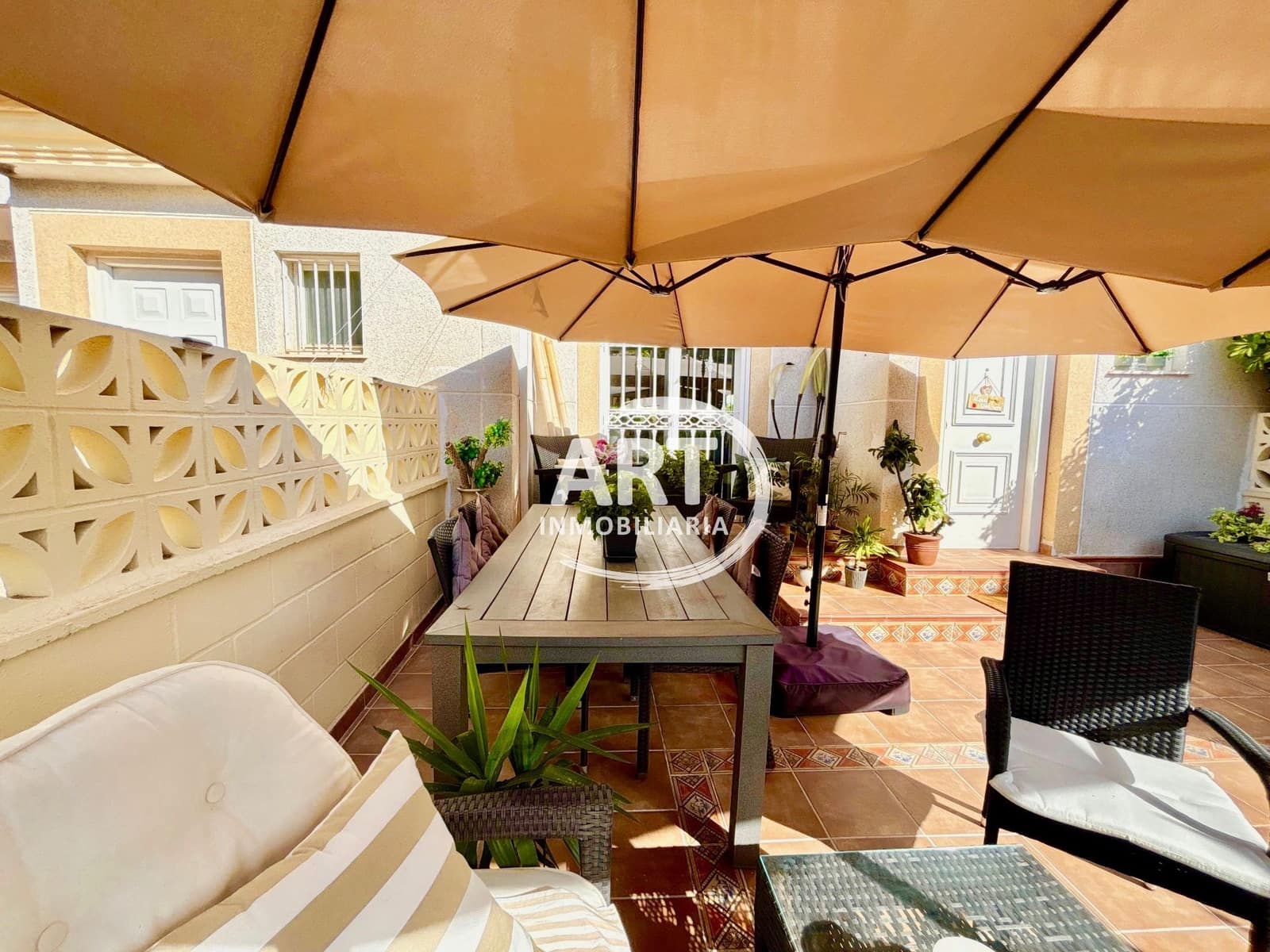 4 bedroom Semi-detached Villa for rent in L'Eliana with pool garage - € 2,500 (Ref: 9928705)