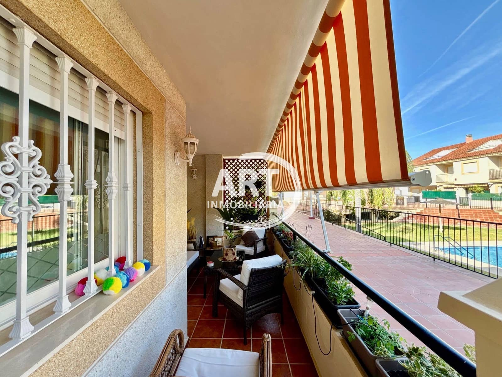 4 bedroom Semi-detached Villa for rent in L'Eliana with pool garage - € 2,500 (Ref: 9928705)
