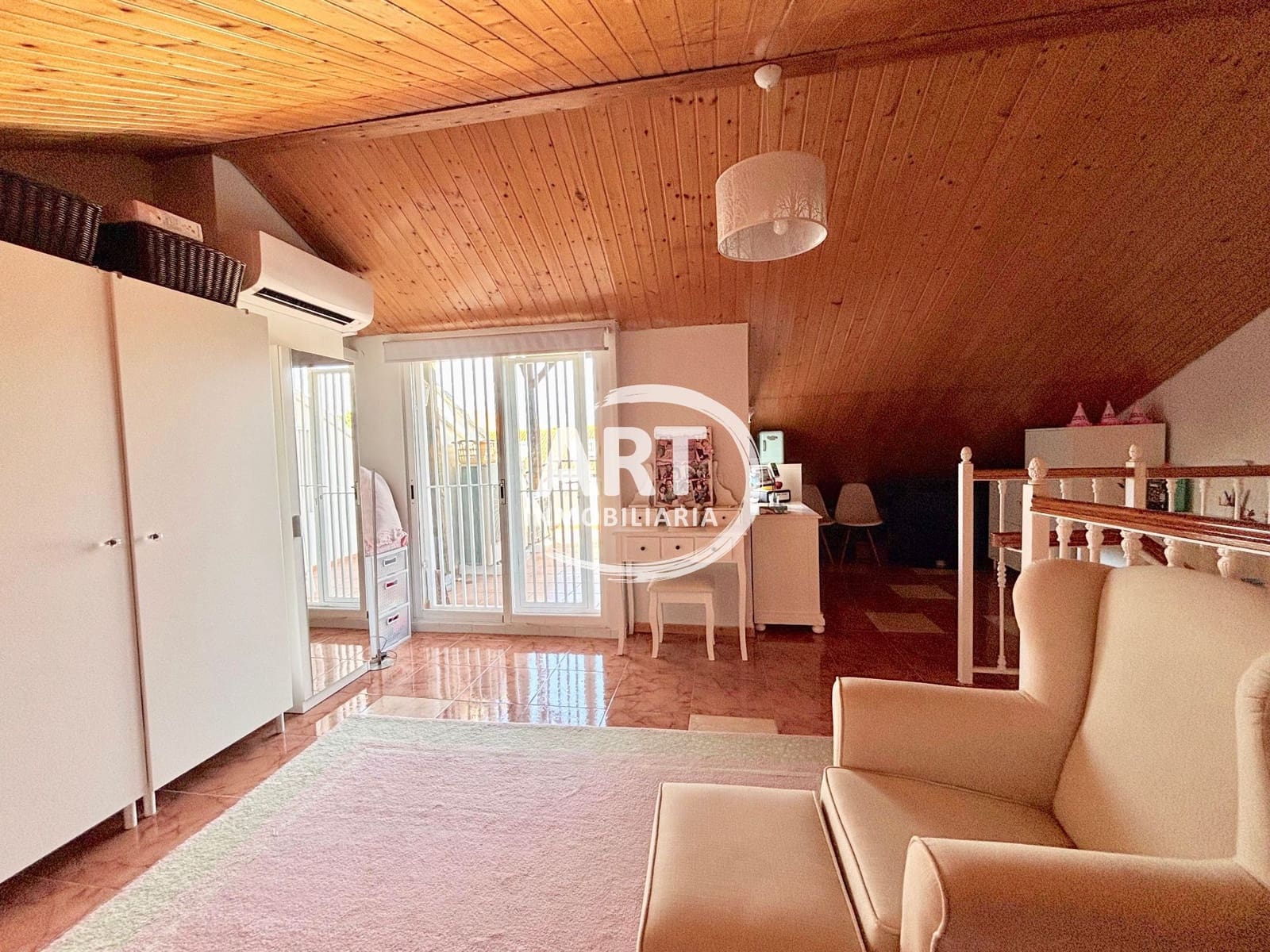 4 bedroom Semi-detached Villa for rent in L'Eliana with pool garage - € 2,500 (Ref: 9928705)
