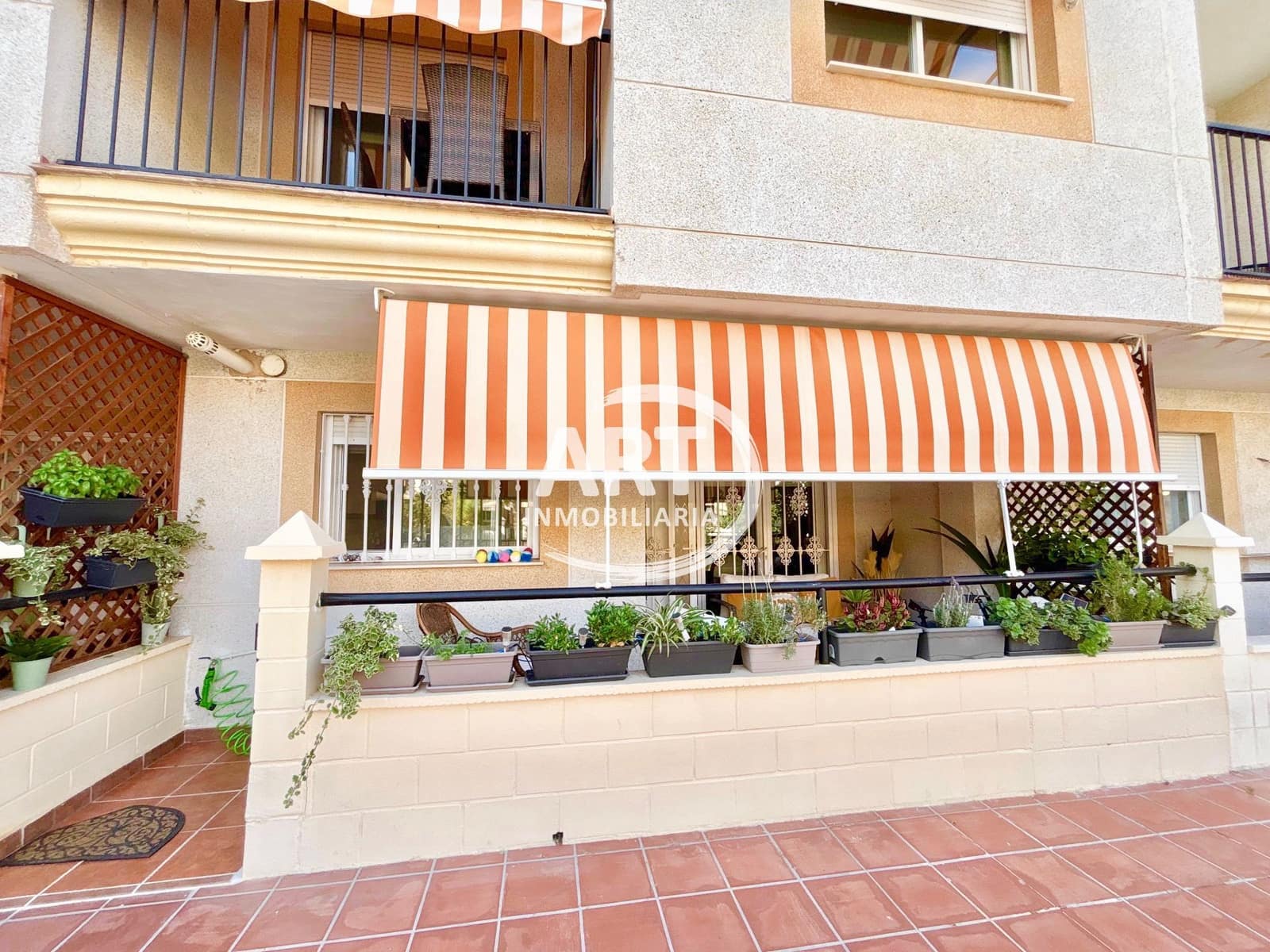 4 bedroom Semi-detached Villa for rent in L'Eliana with pool garage - € 2,500 (Ref: 9928705)