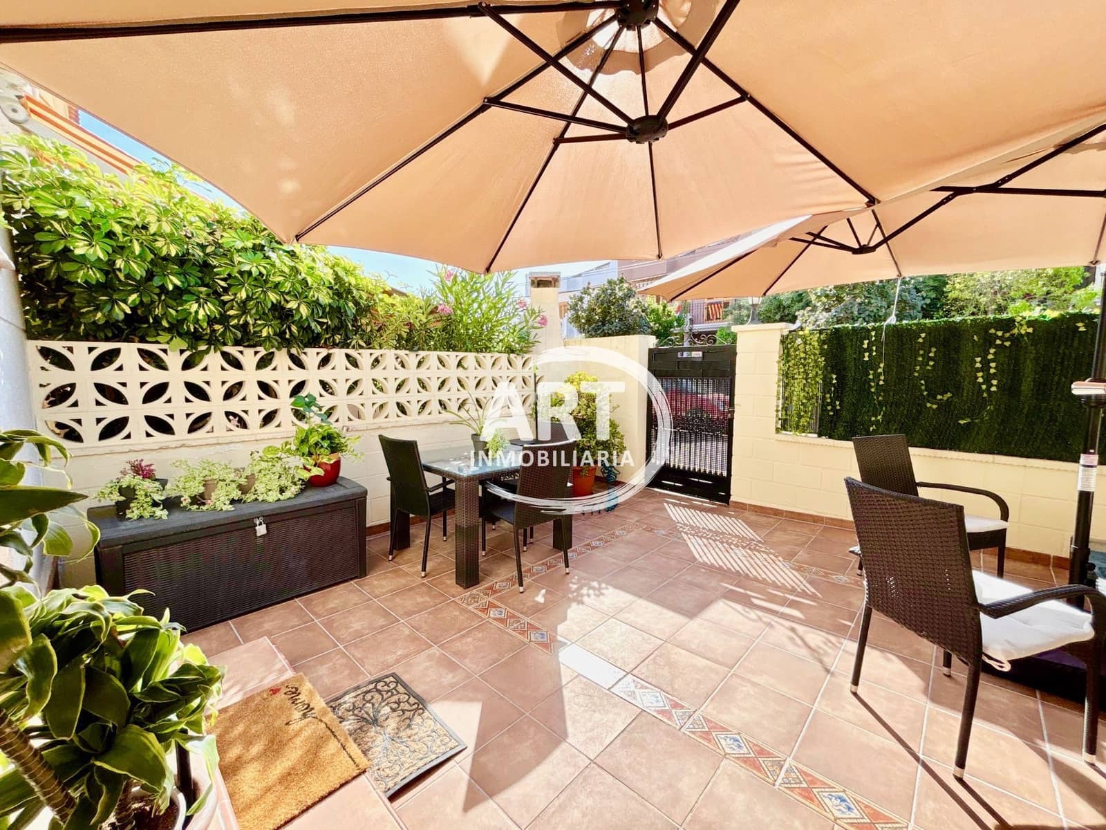 4 bedroom Semi-detached Villa for rent in L'Eliana with pool garage - € 2,500 (Ref: 9928705)