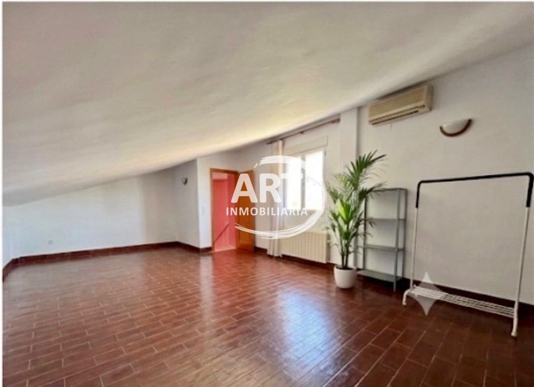 4 soveværelse Villa til salg i L'Eliana med swimmingpool garage - € 695.000 (Ref: 9946951)