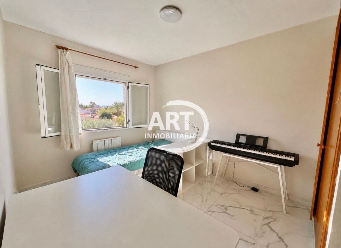 4 soveværelse Villa til salg i L'Eliana med swimmingpool garage - € 695.000 (Ref: 9946951)