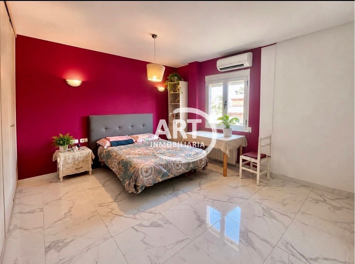 4 soveværelse Villa til salg i L'Eliana med swimmingpool garage - € 695.000 (Ref: 9946951)
