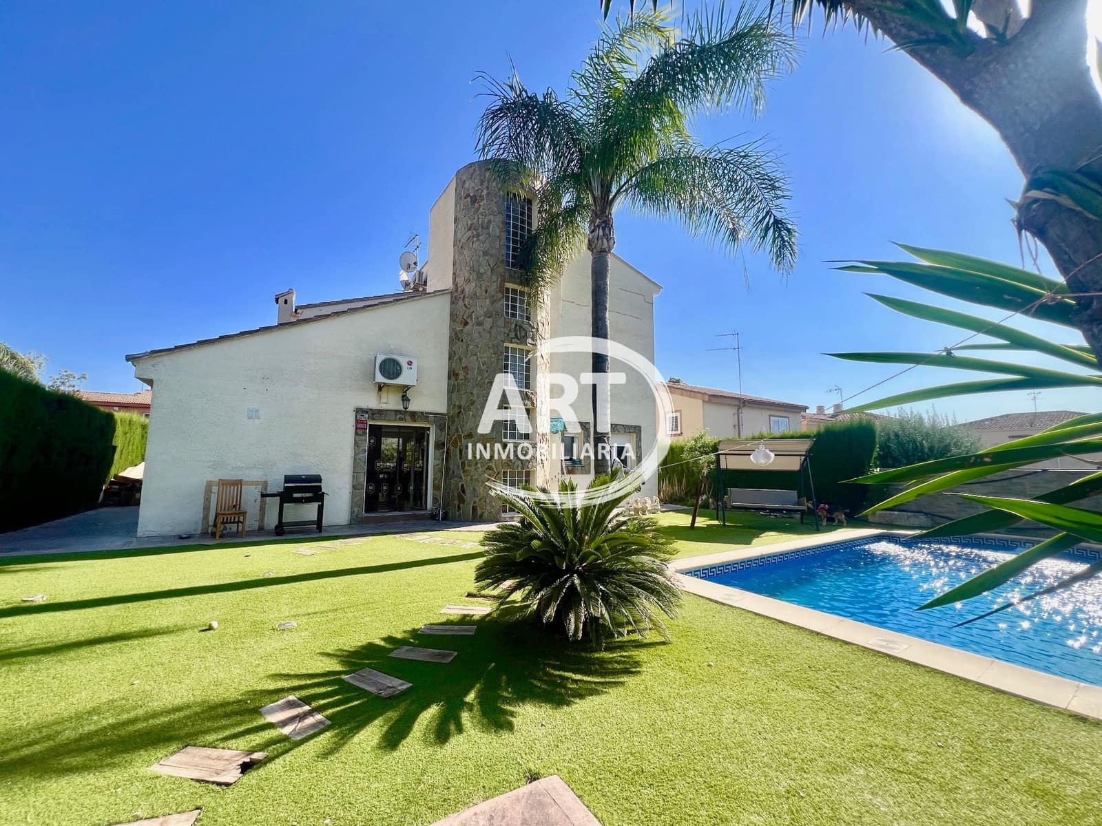 4 soveværelse Villa til salg i L'Eliana med swimmingpool garage - € 695.000 (Ref: 9946951)