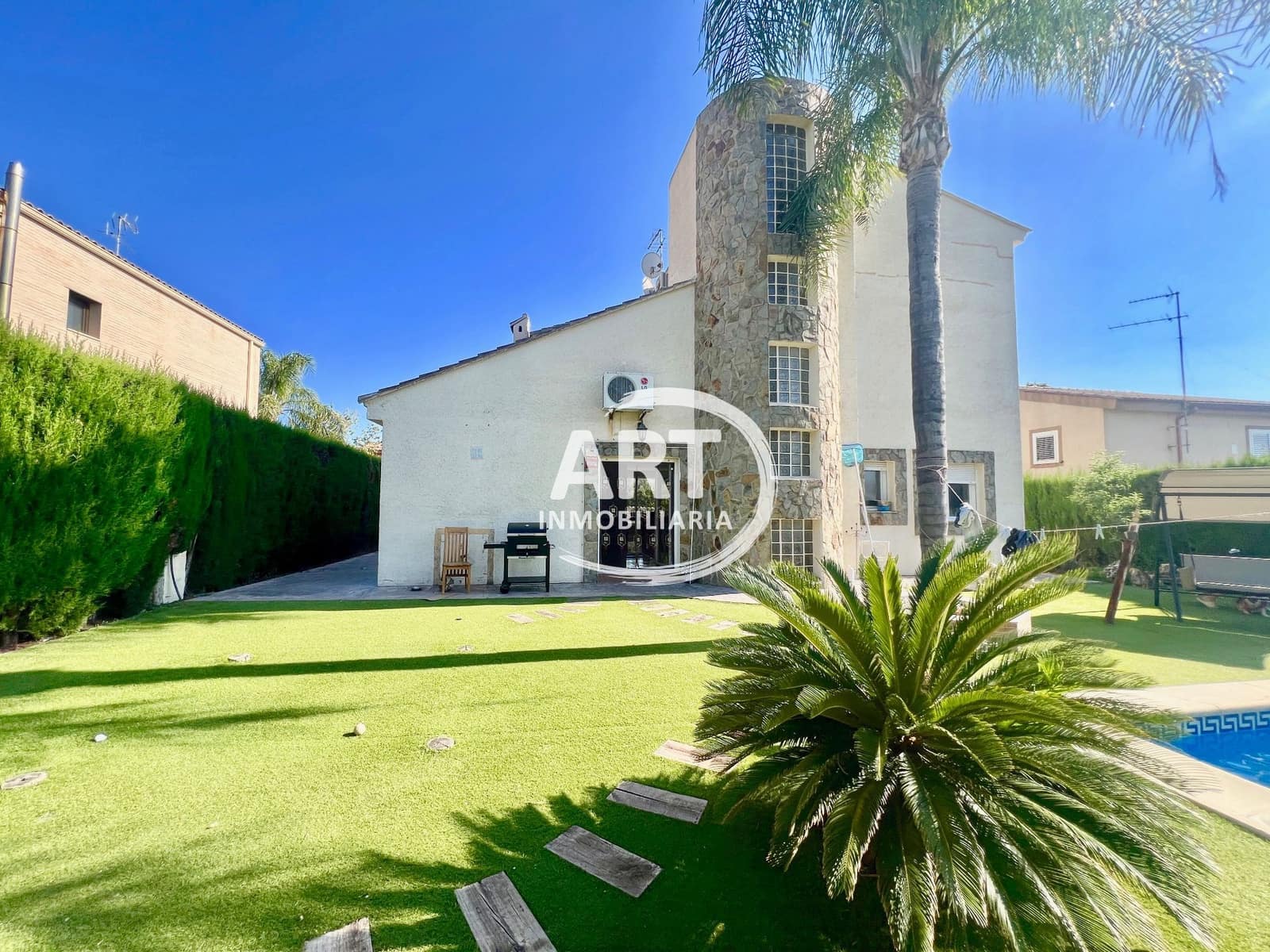 4 soveværelse Villa til salg i L'Eliana med swimmingpool garage - € 695.000 (Ref: 9946951)